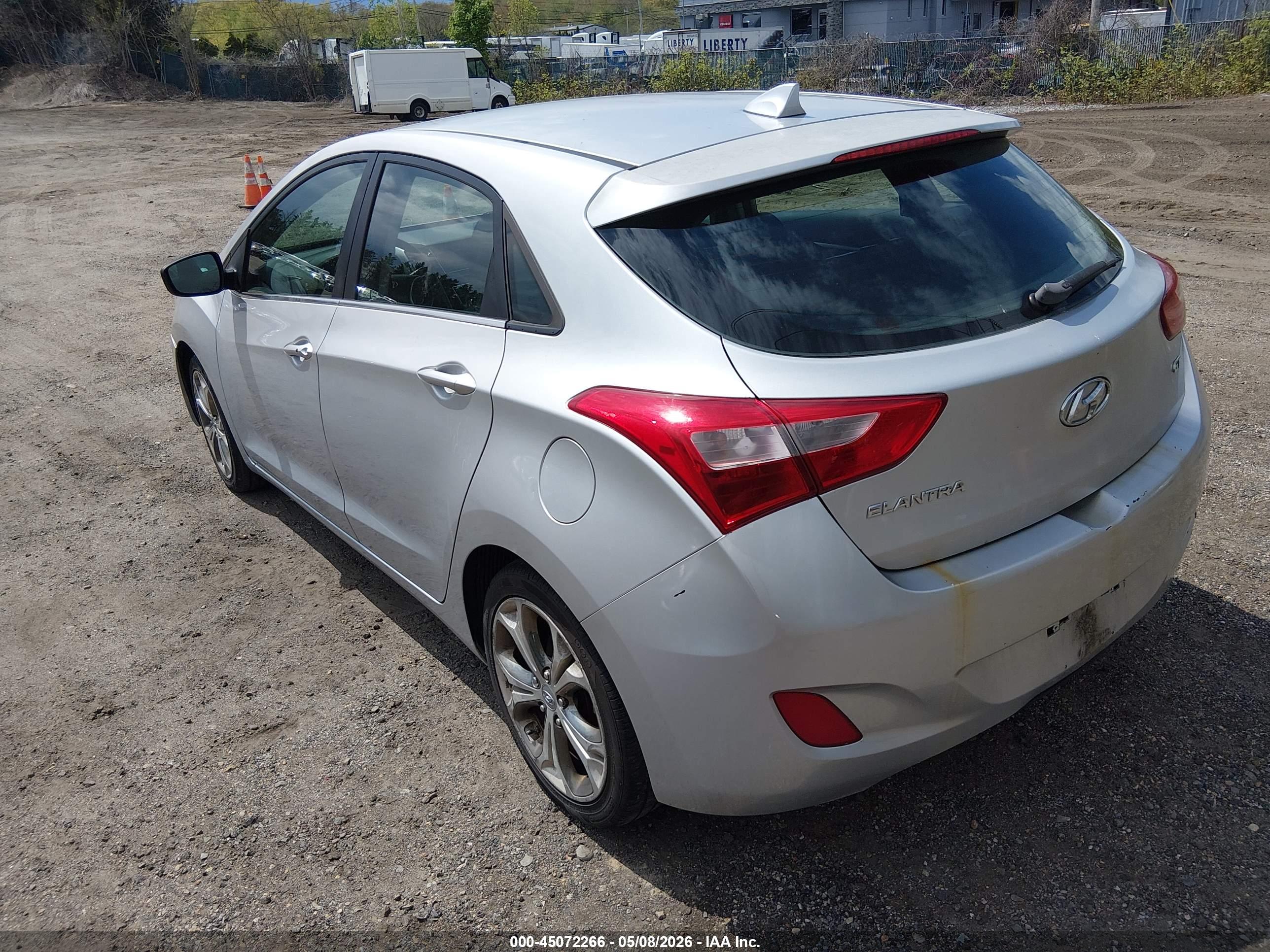HYUNDAI ELANTRA image 3