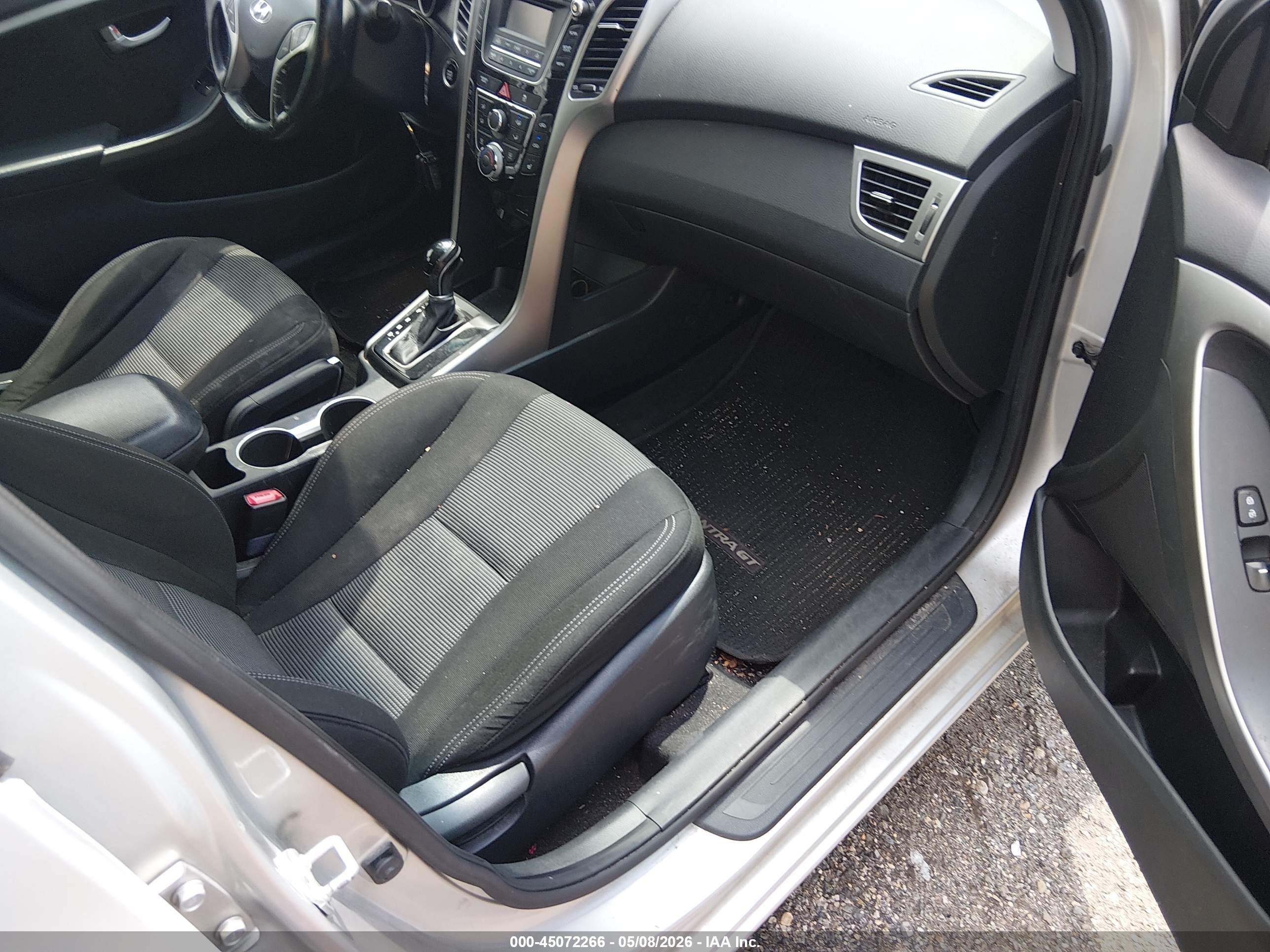 HYUNDAI ELANTRA image 5
