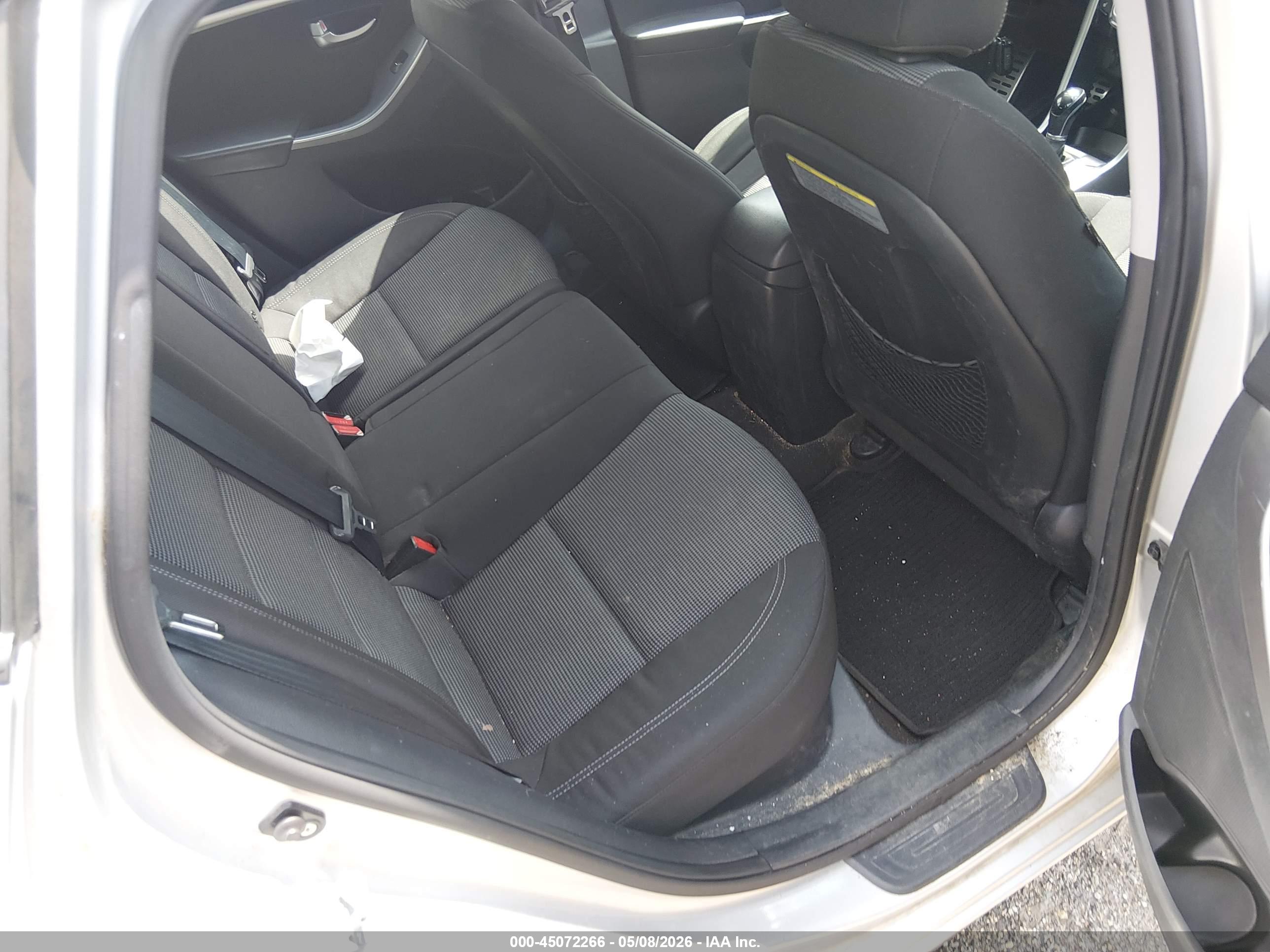 HYUNDAI ELANTRA image 8