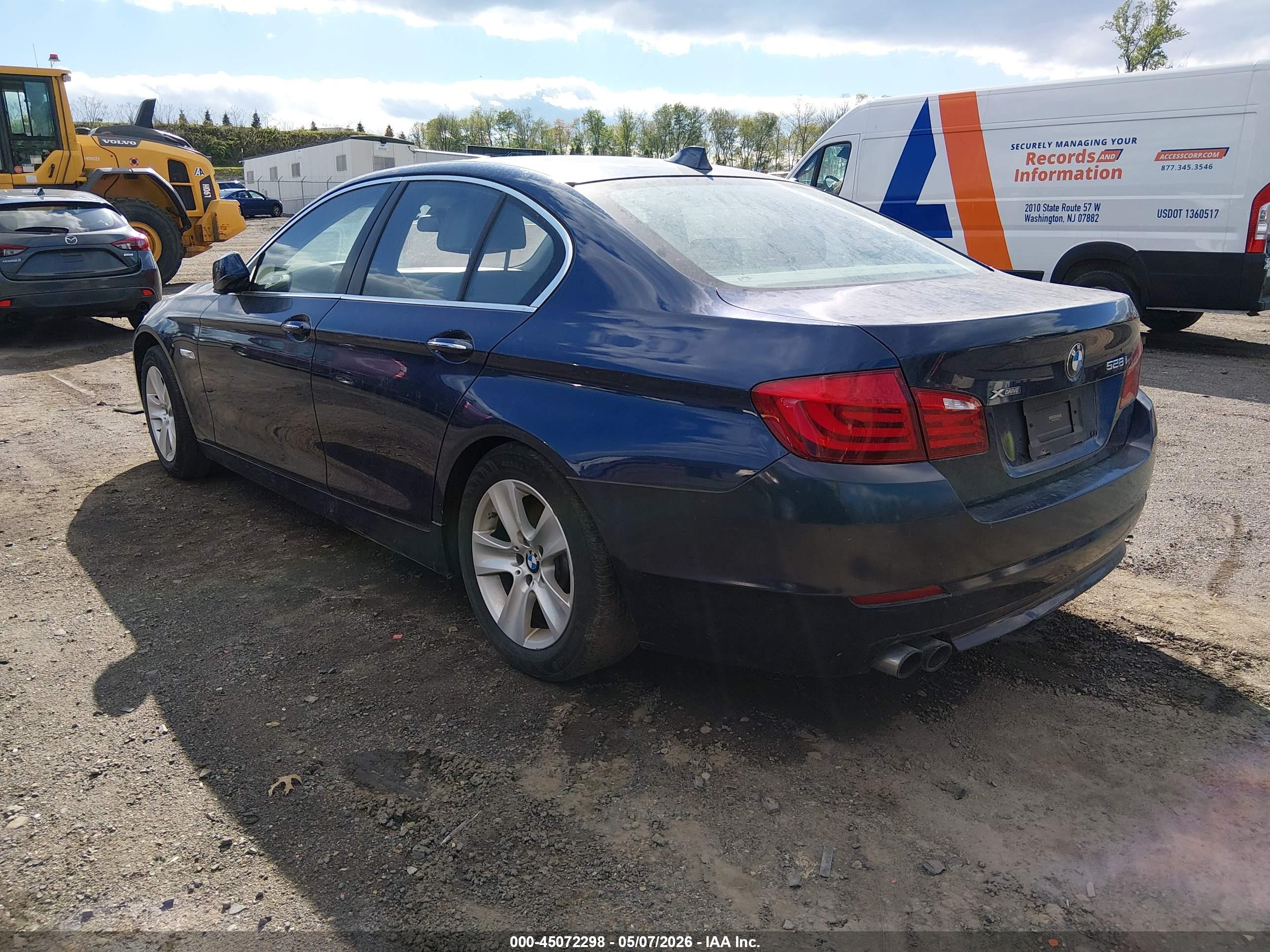 BMW 528I image 3
