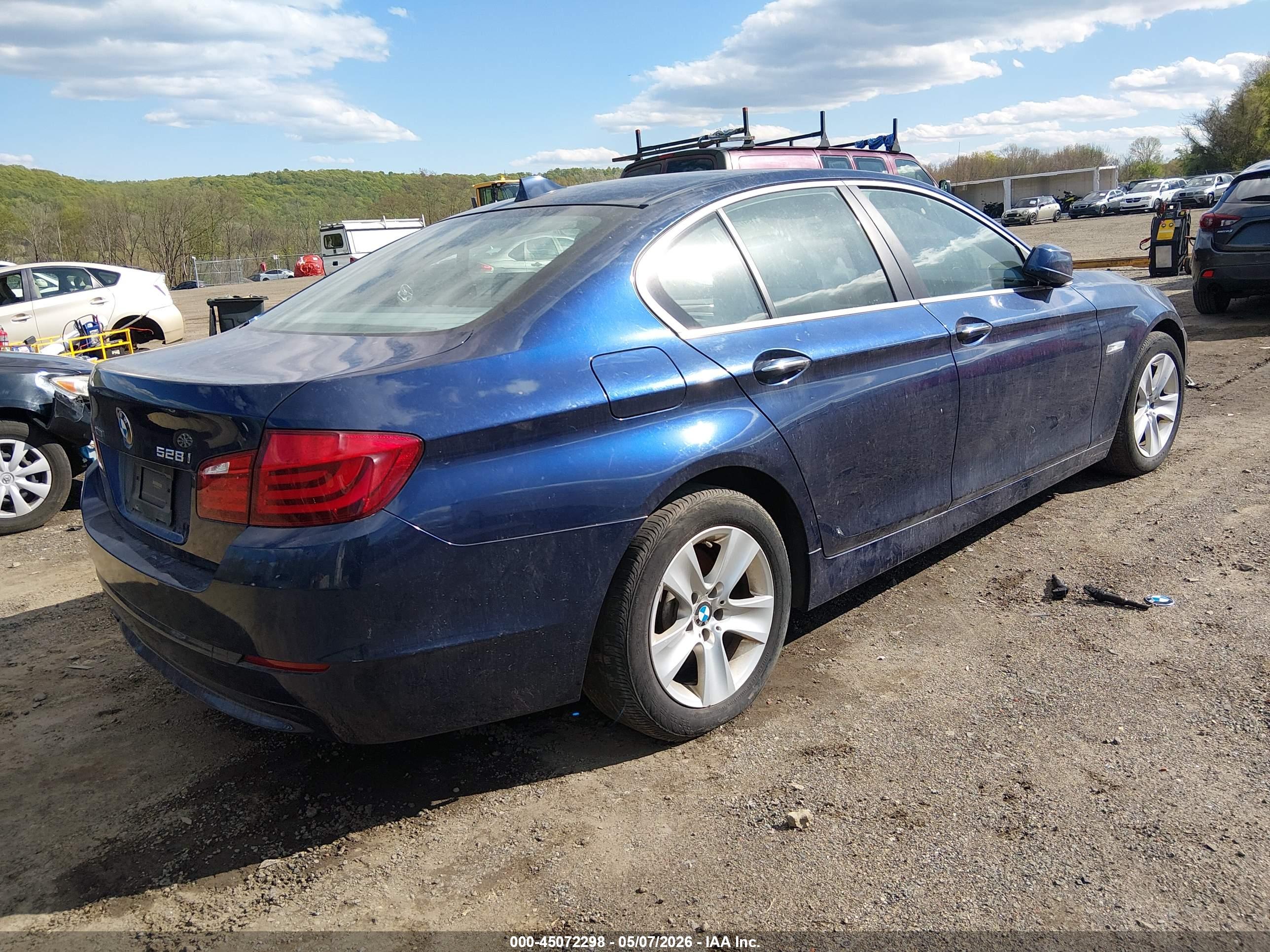BMW 528I image 4