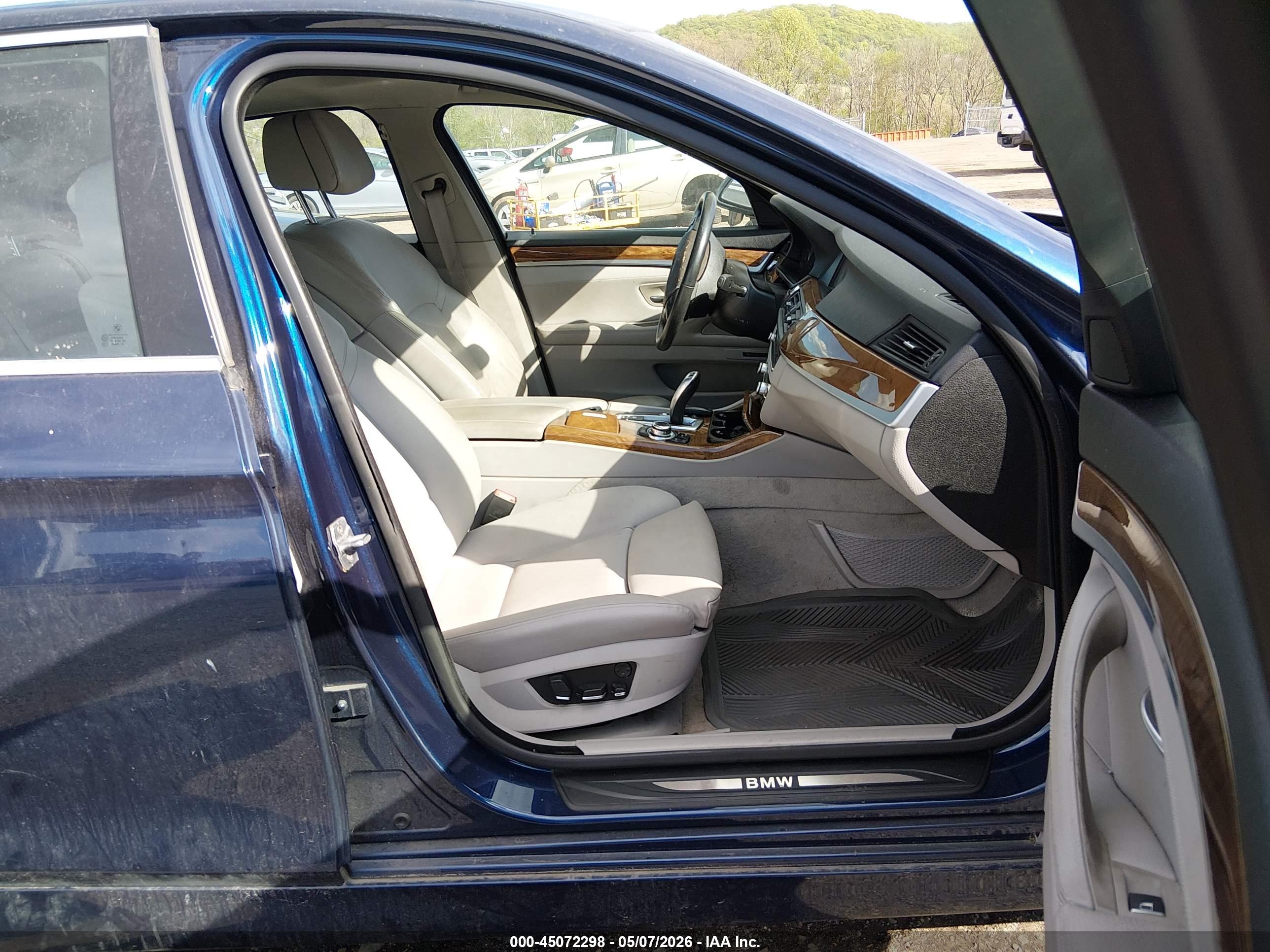 BMW 528I image 5