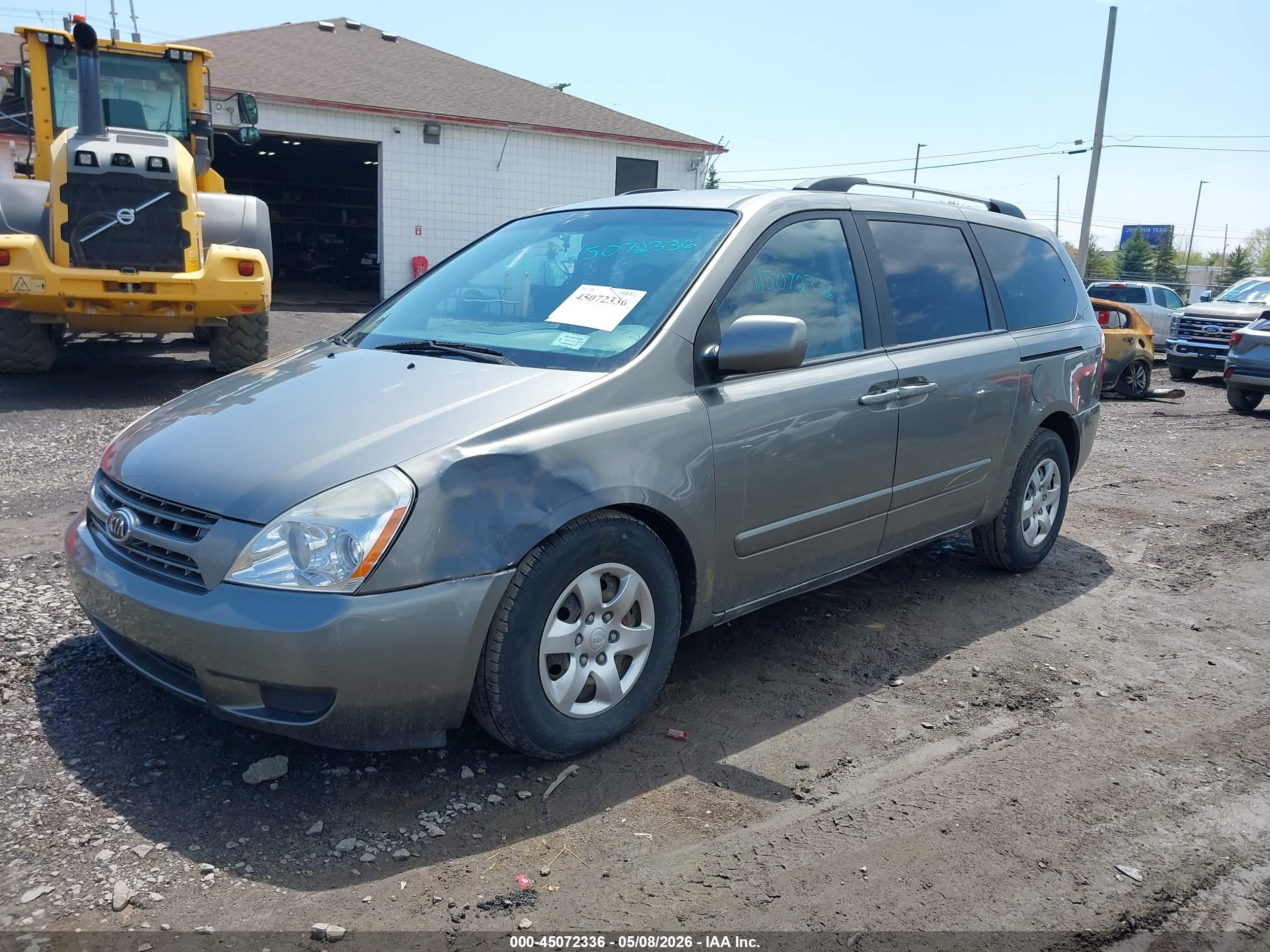 KIA SEDONA image 2