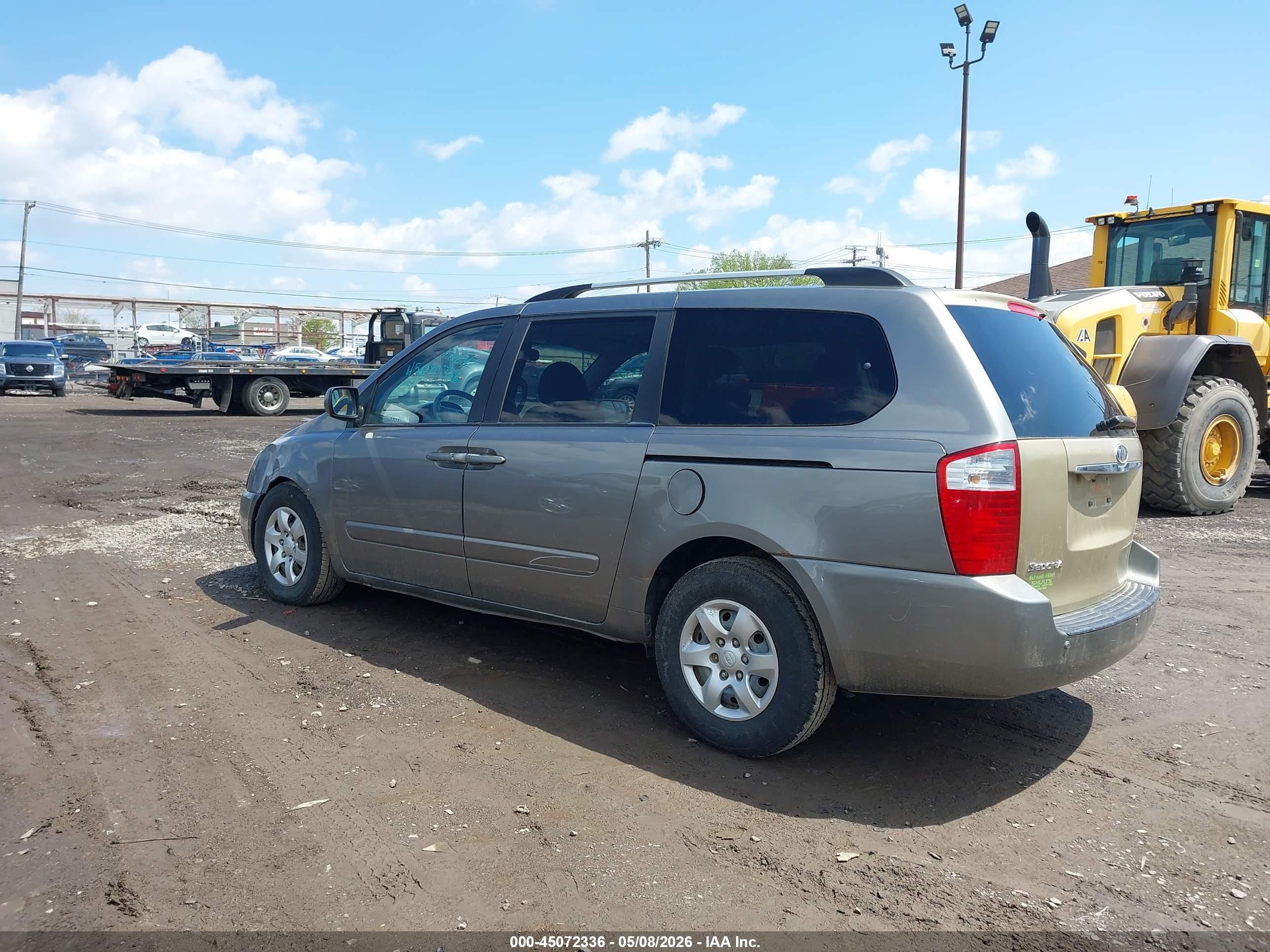 KIA SEDONA image 3