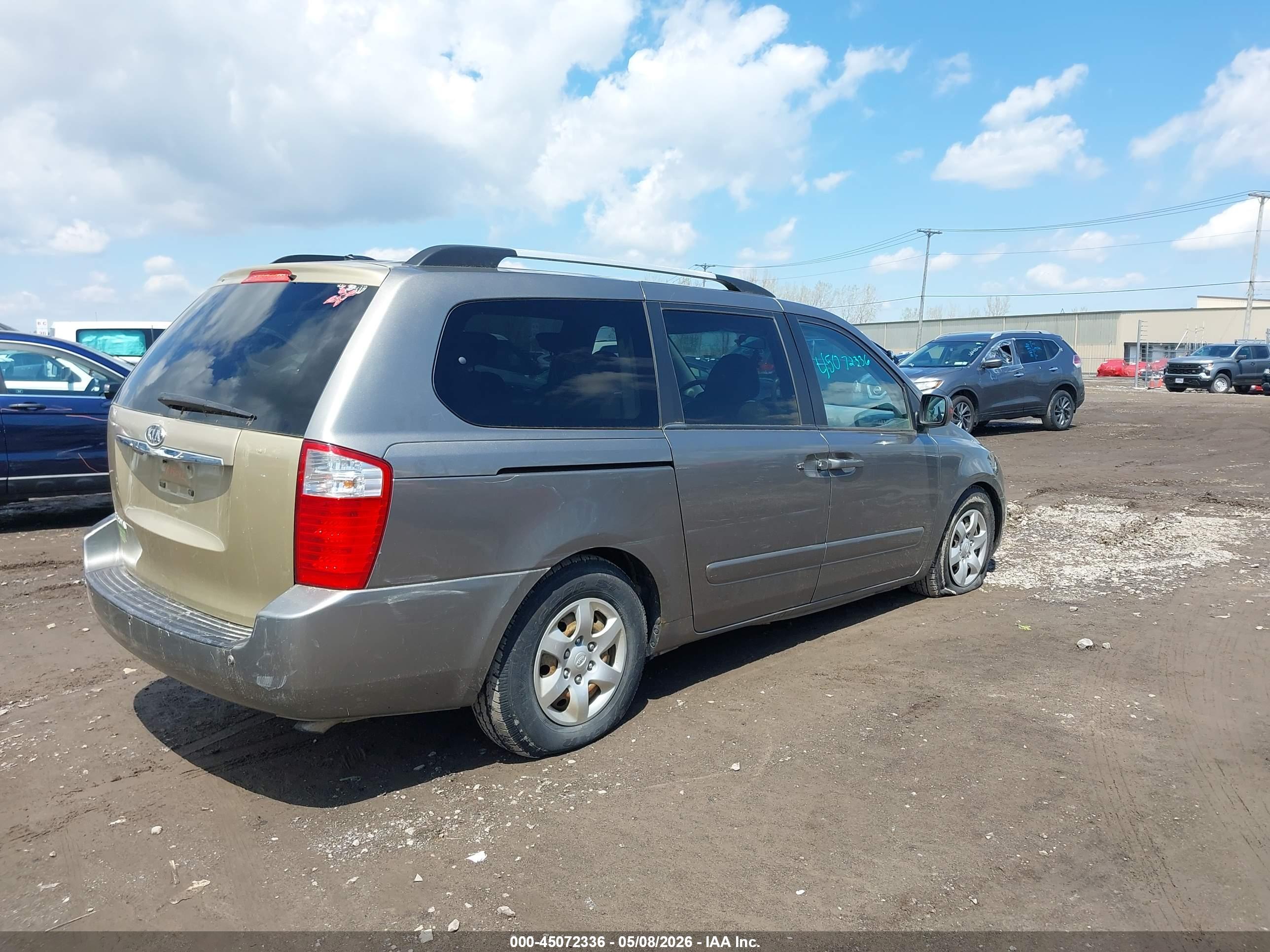 KIA SEDONA image 4