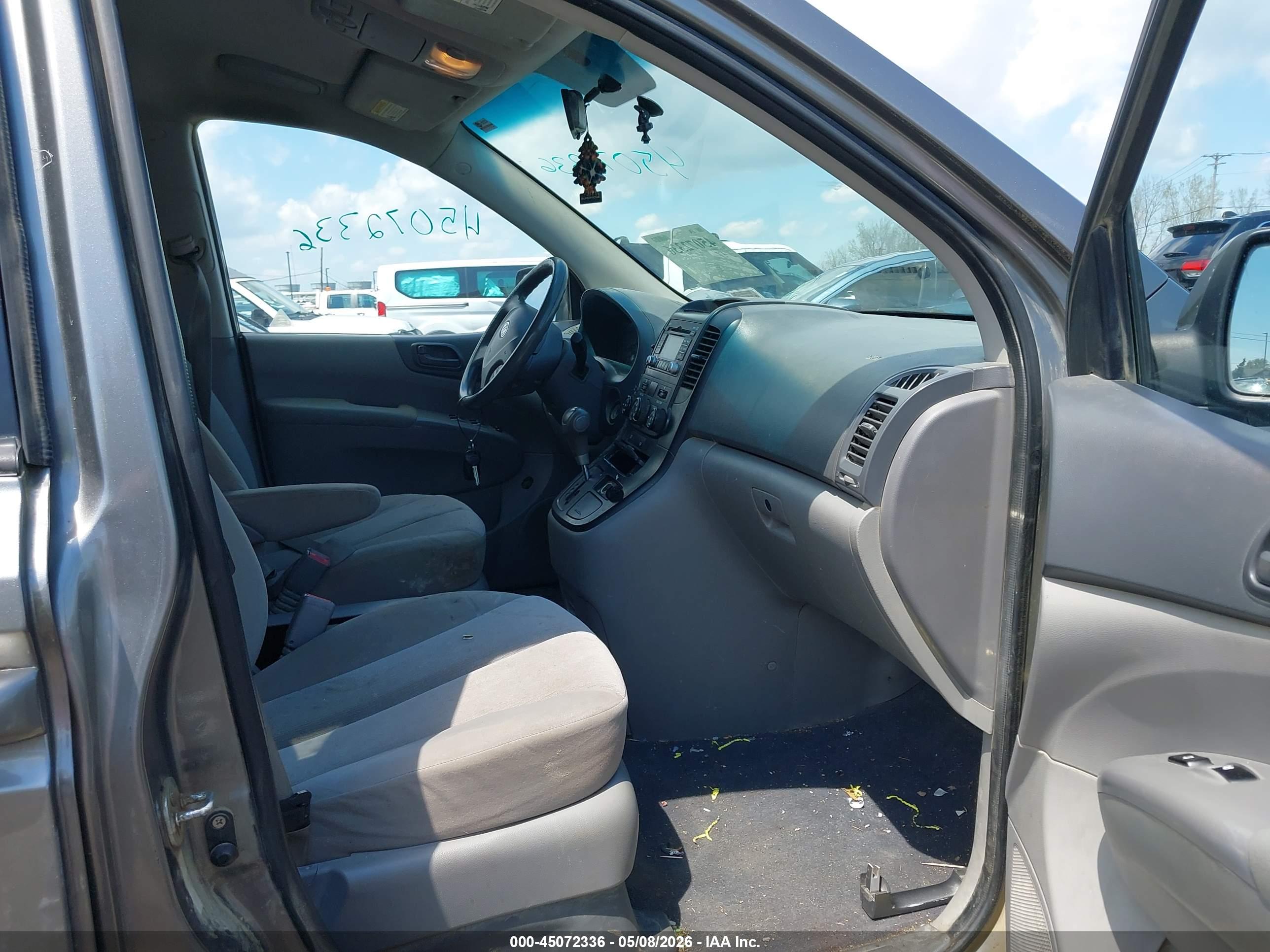 KIA SEDONA image 5