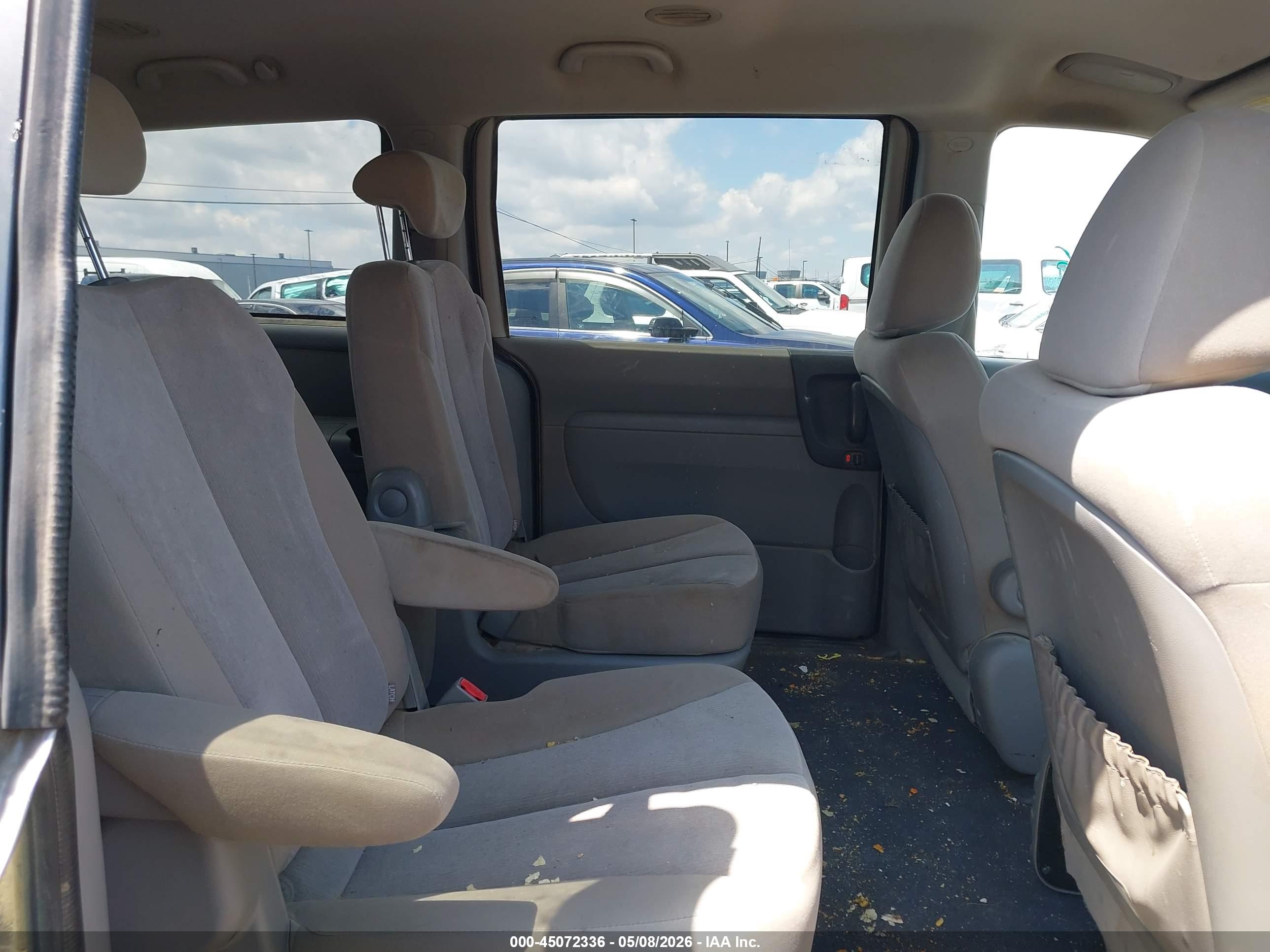 KIA SEDONA image 8
