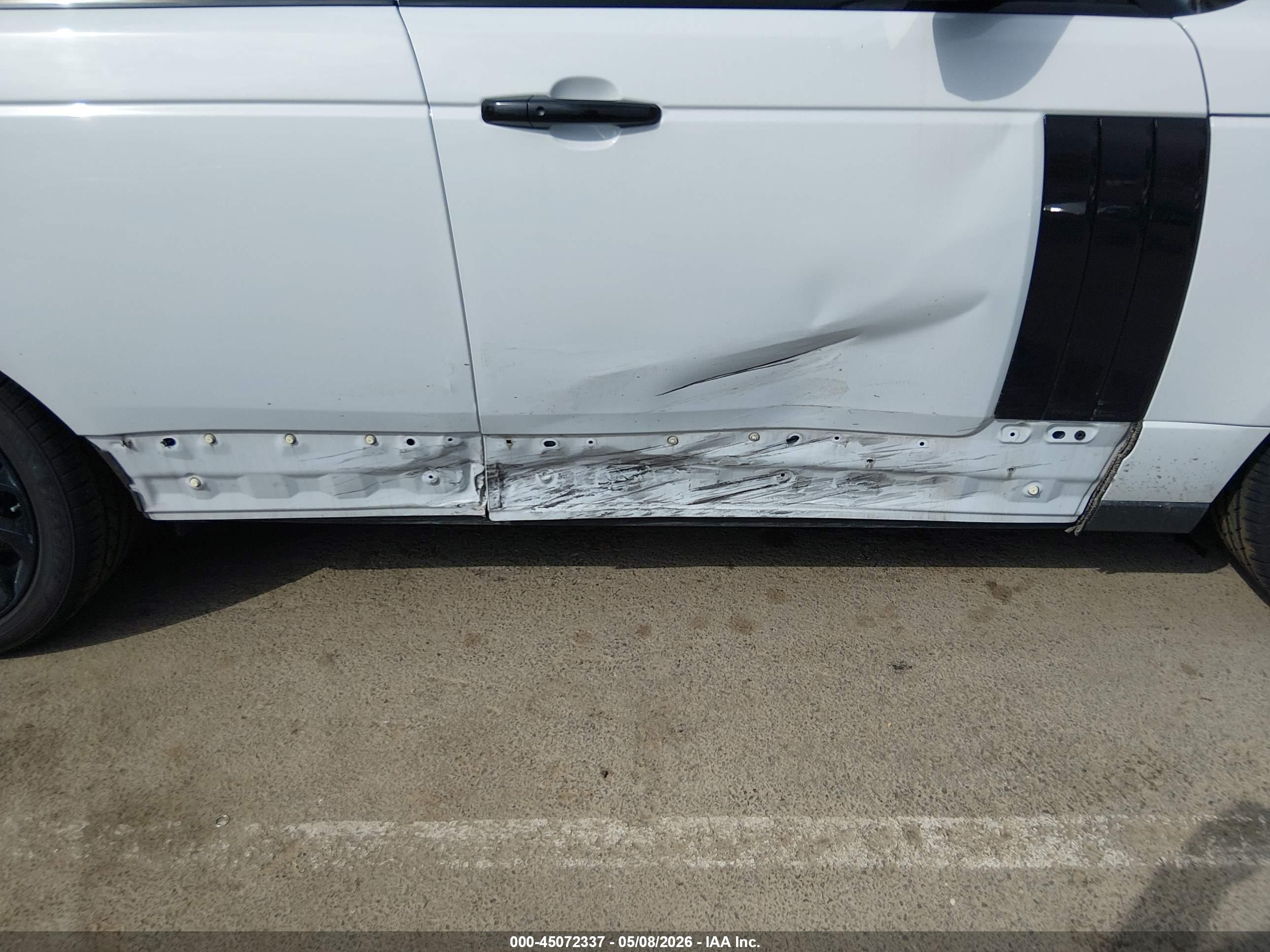 LAND ROVER image 6