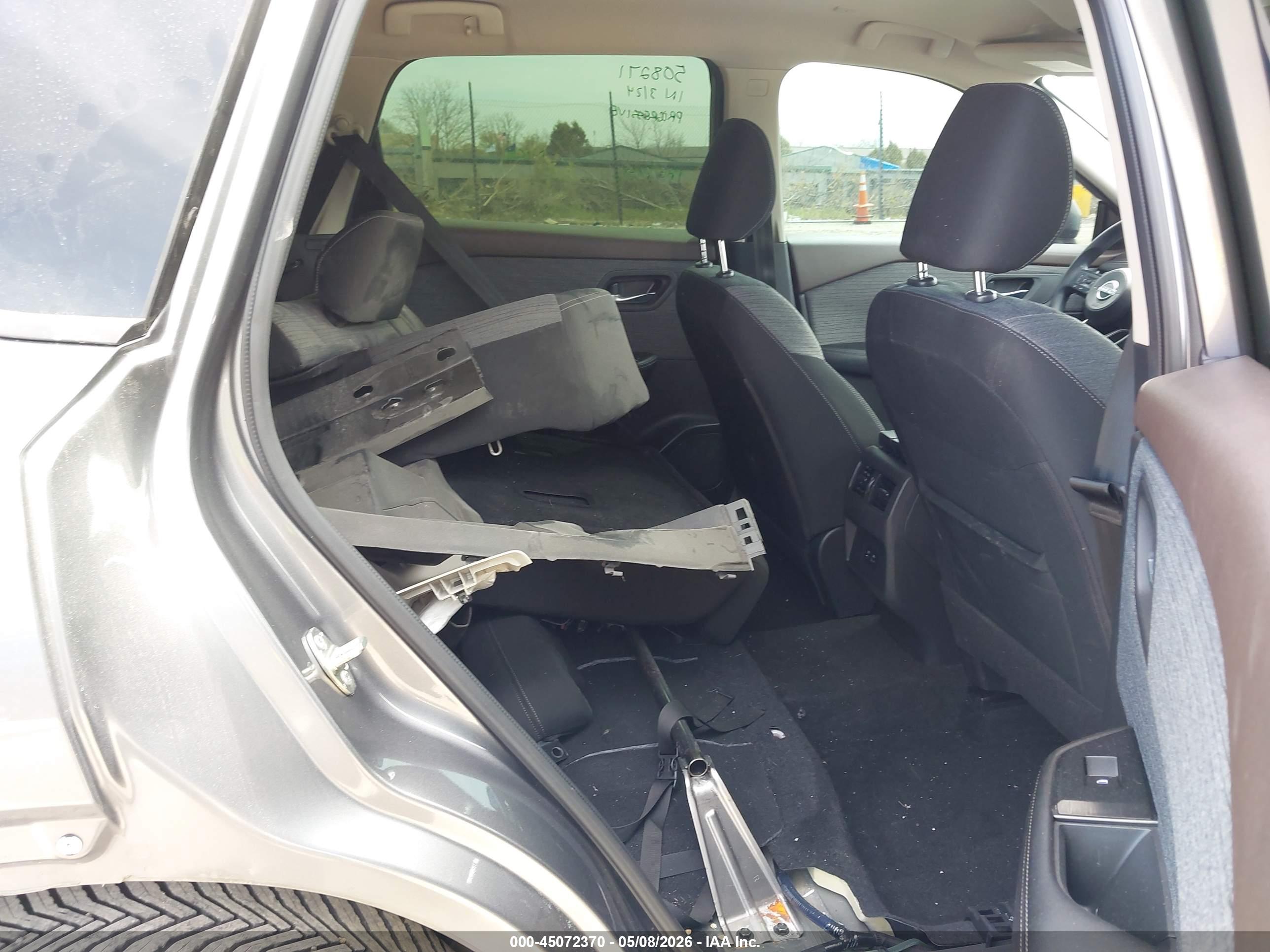 NISSAN ROGUE image 8