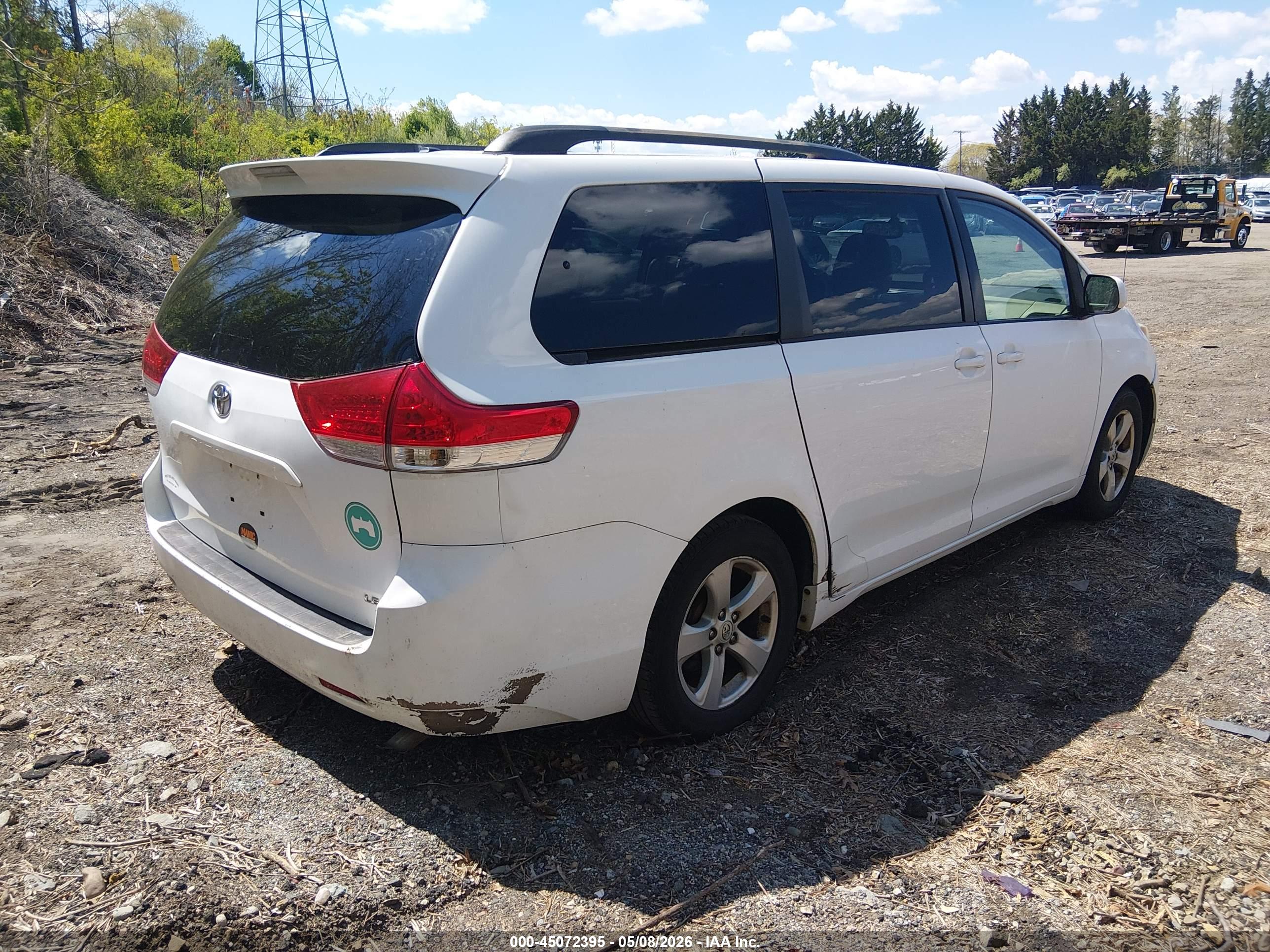 TOYOTA SIENNA image 4