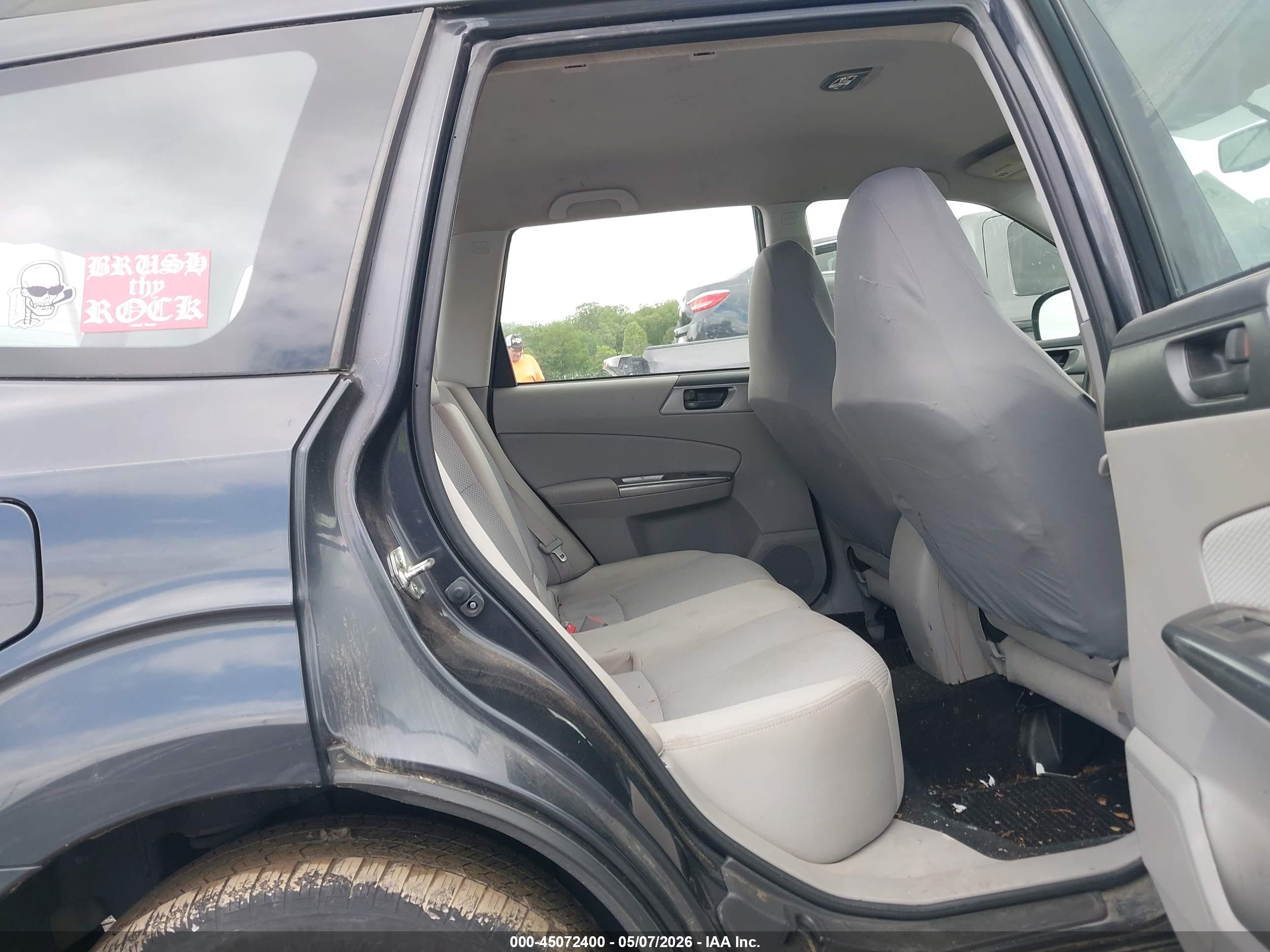 SUBARU FORESTER image 8