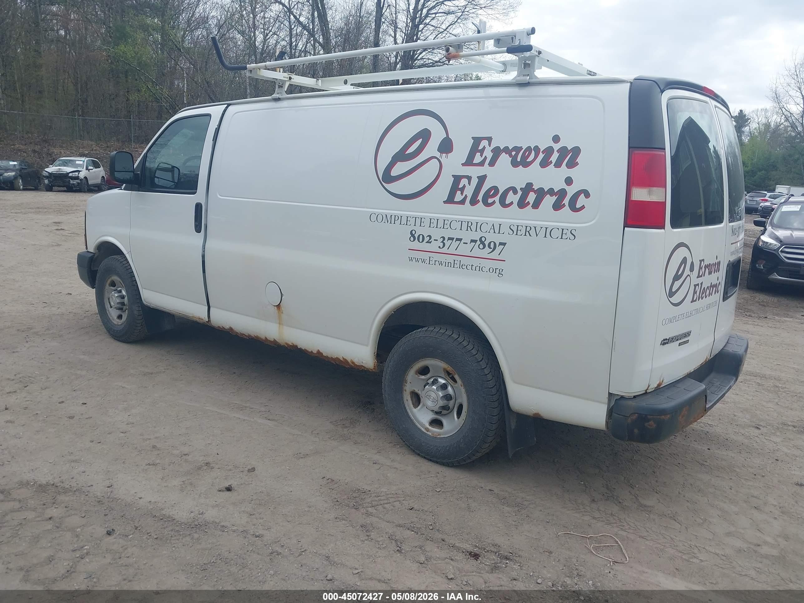 CHEVROLET EXPRESS image 3