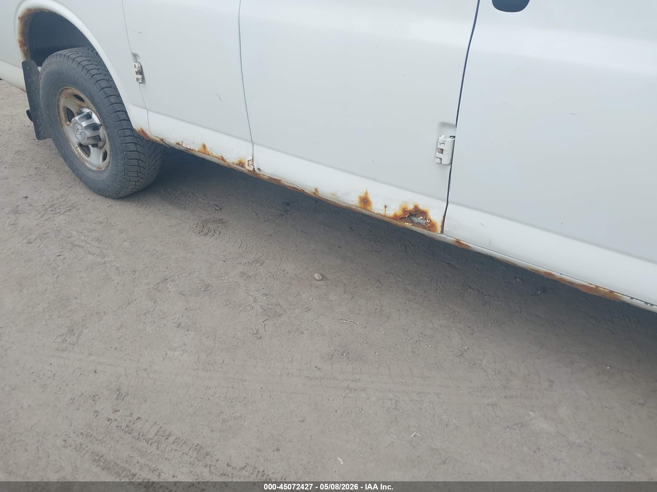 CHEVROLET EXPRESS image 6