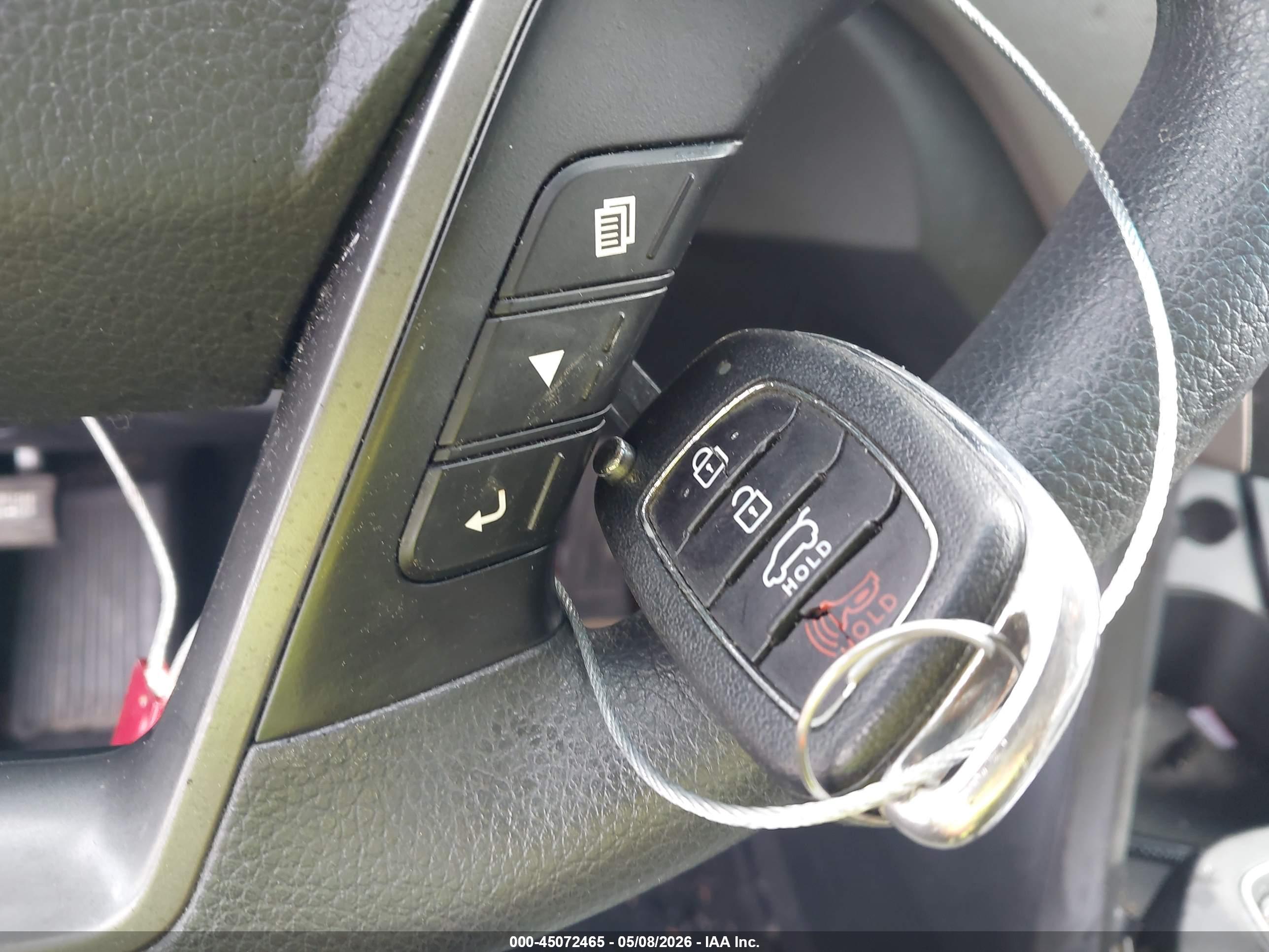 HYUNDAI SANTA image 11