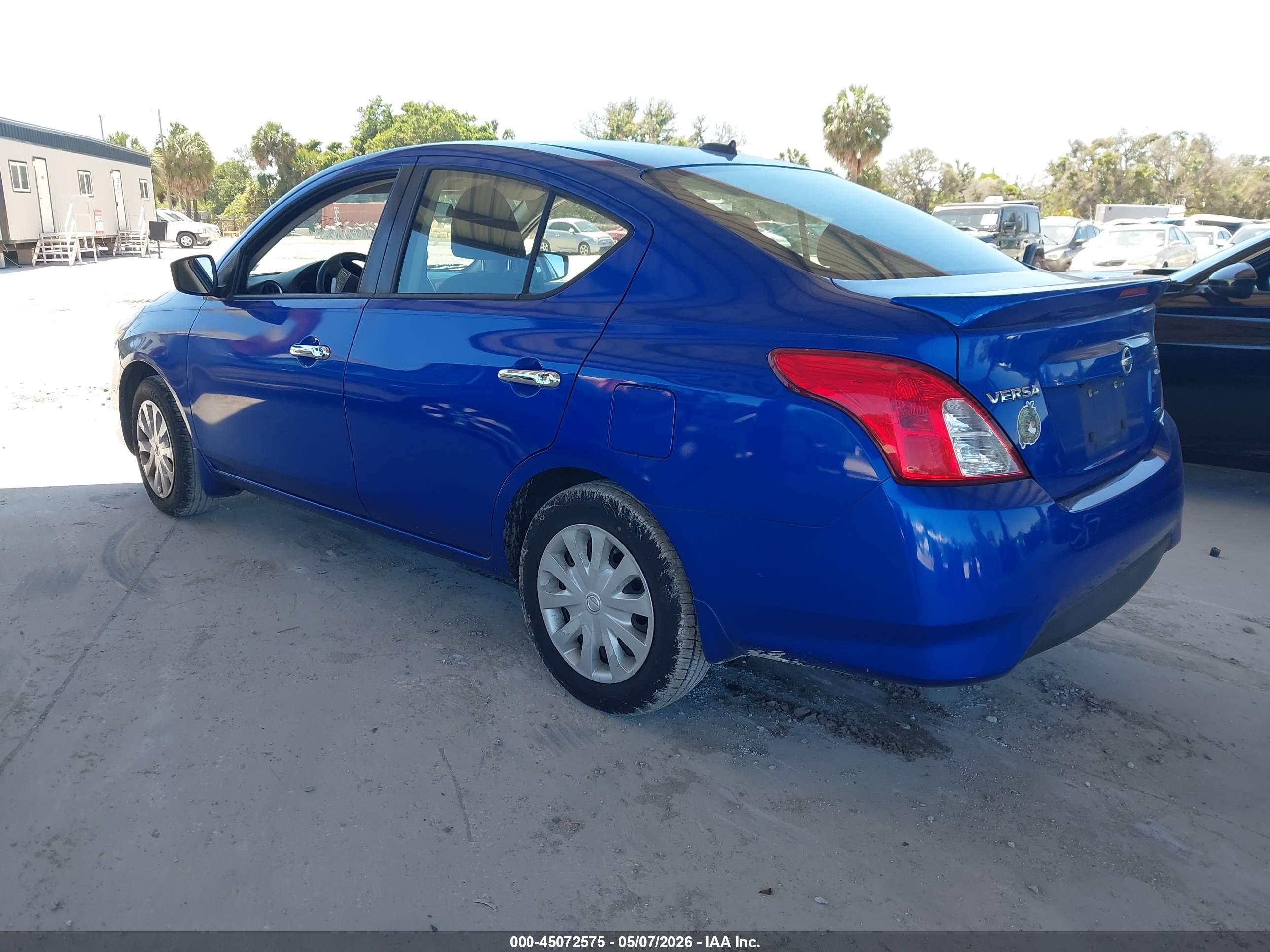 NISSAN VERSA image 3
