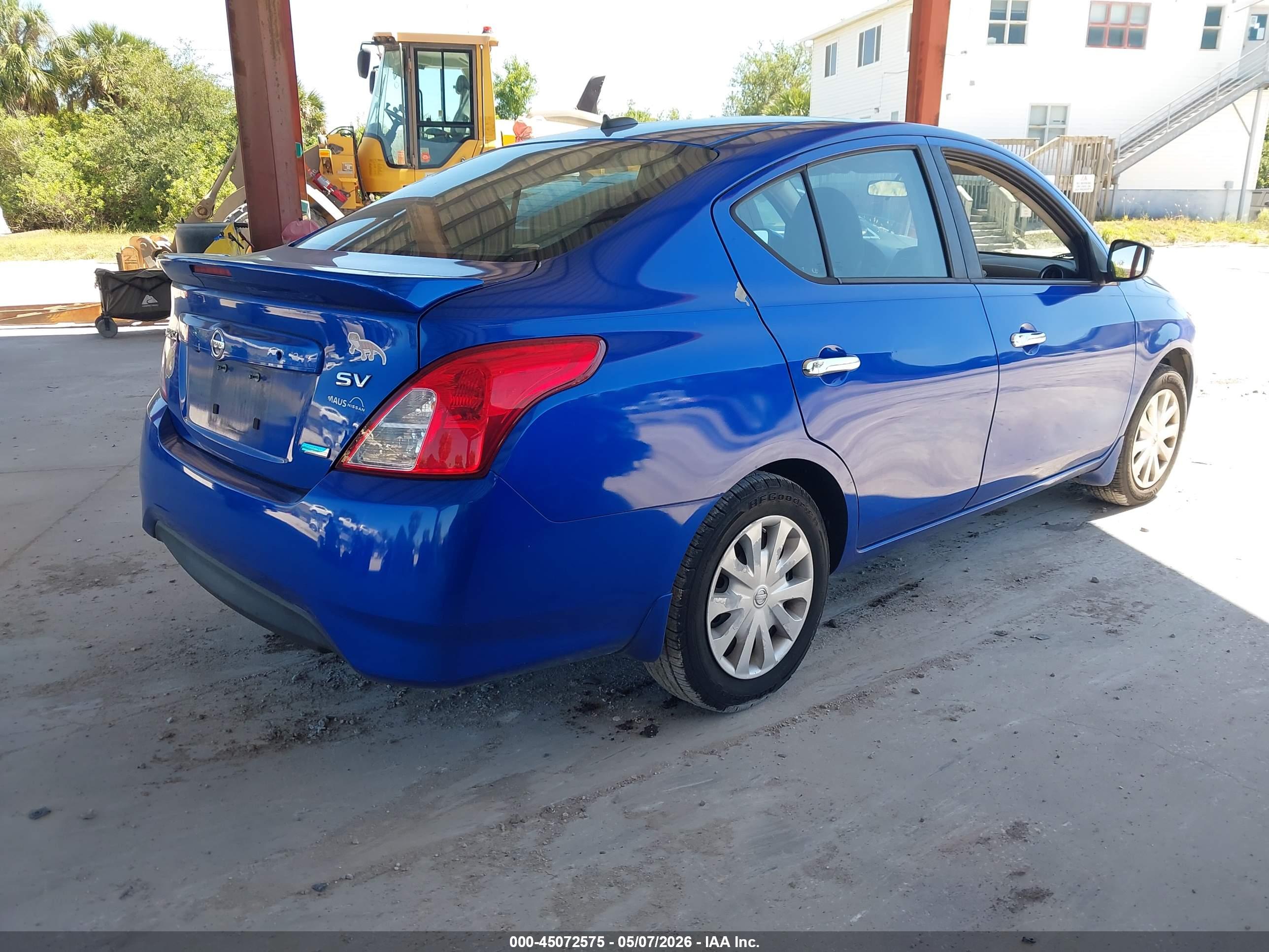 NISSAN VERSA image 4