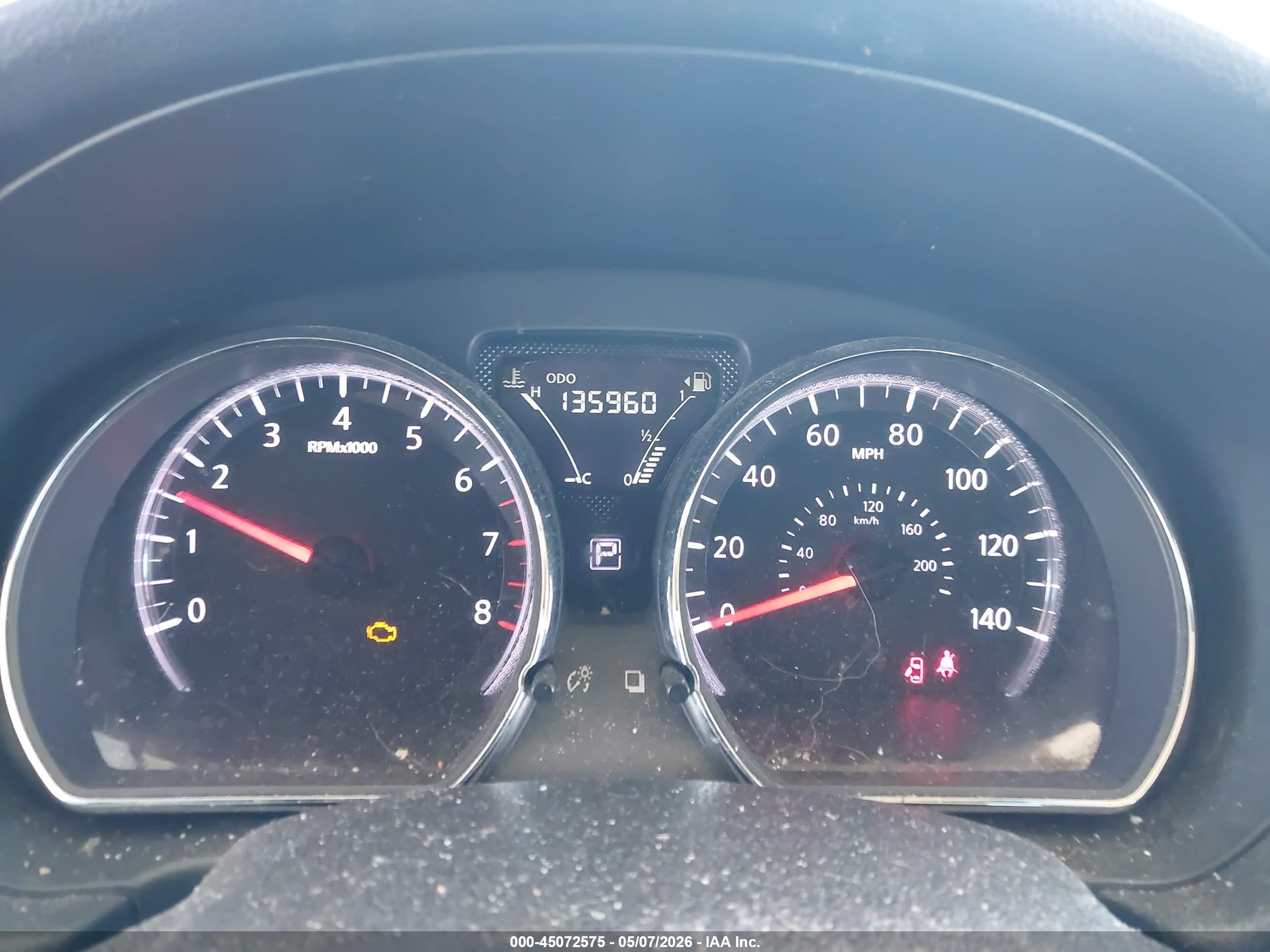 NISSAN VERSA image 7