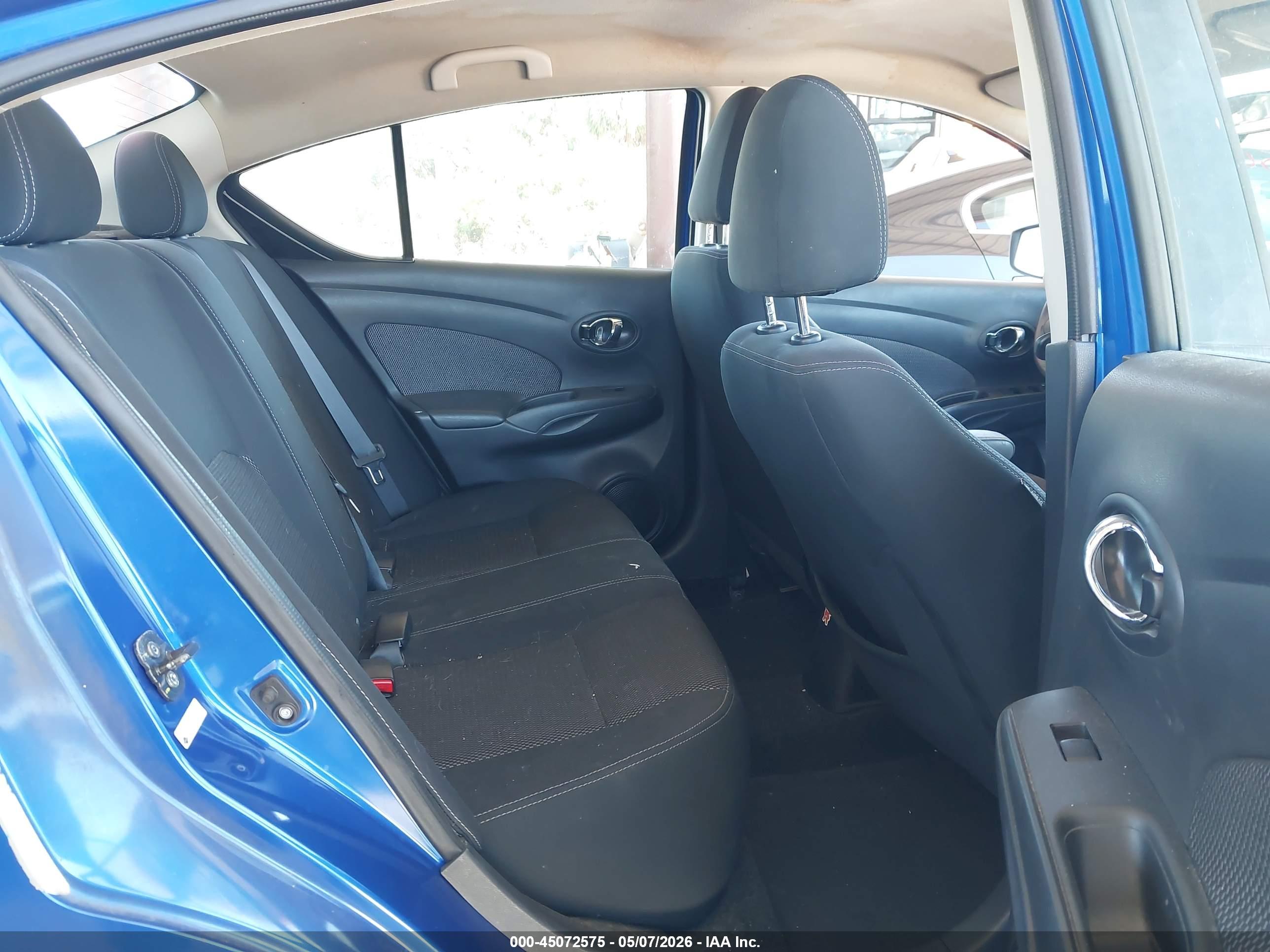 NISSAN VERSA image 8