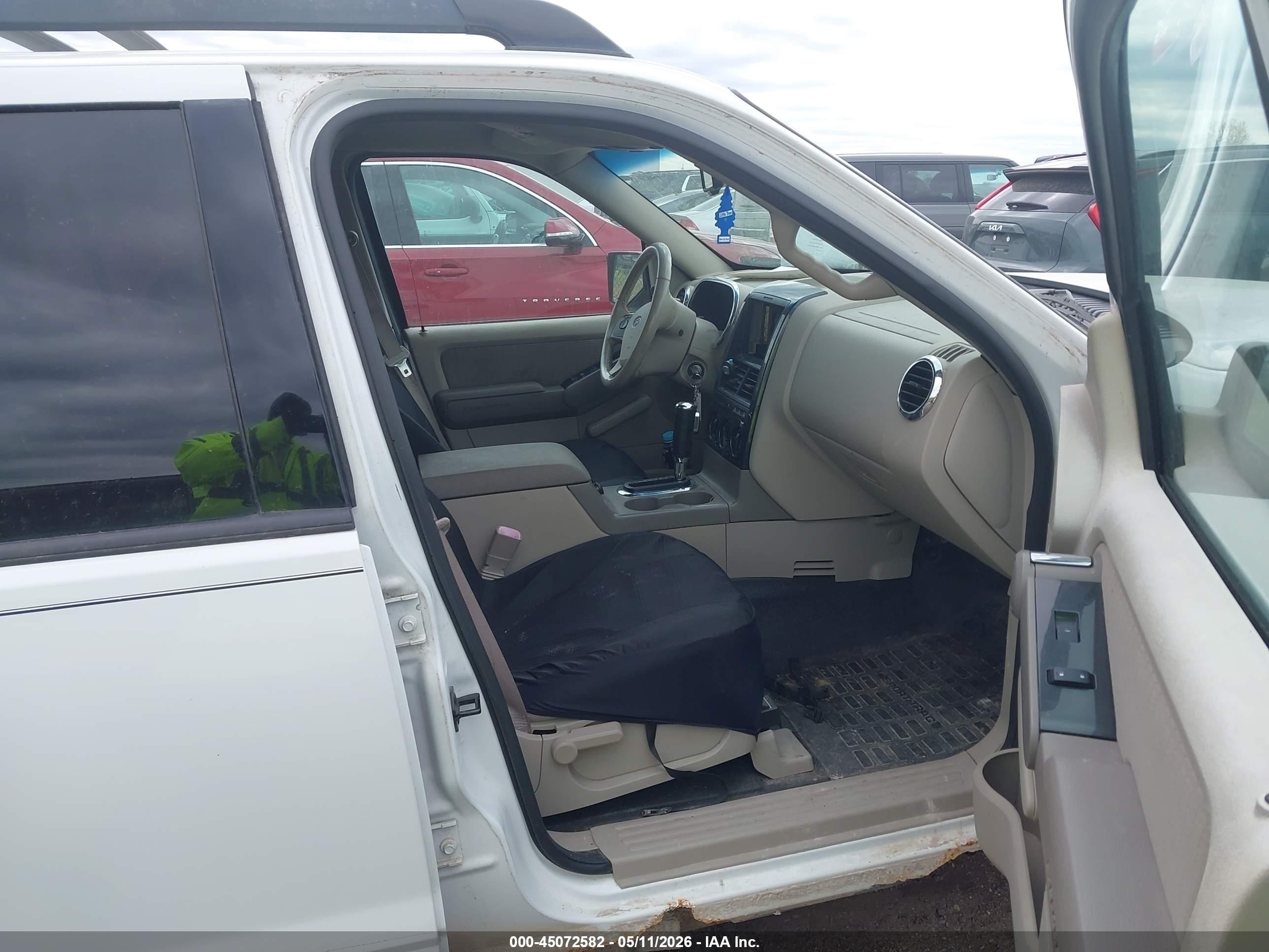FORD EXPLORER image 5