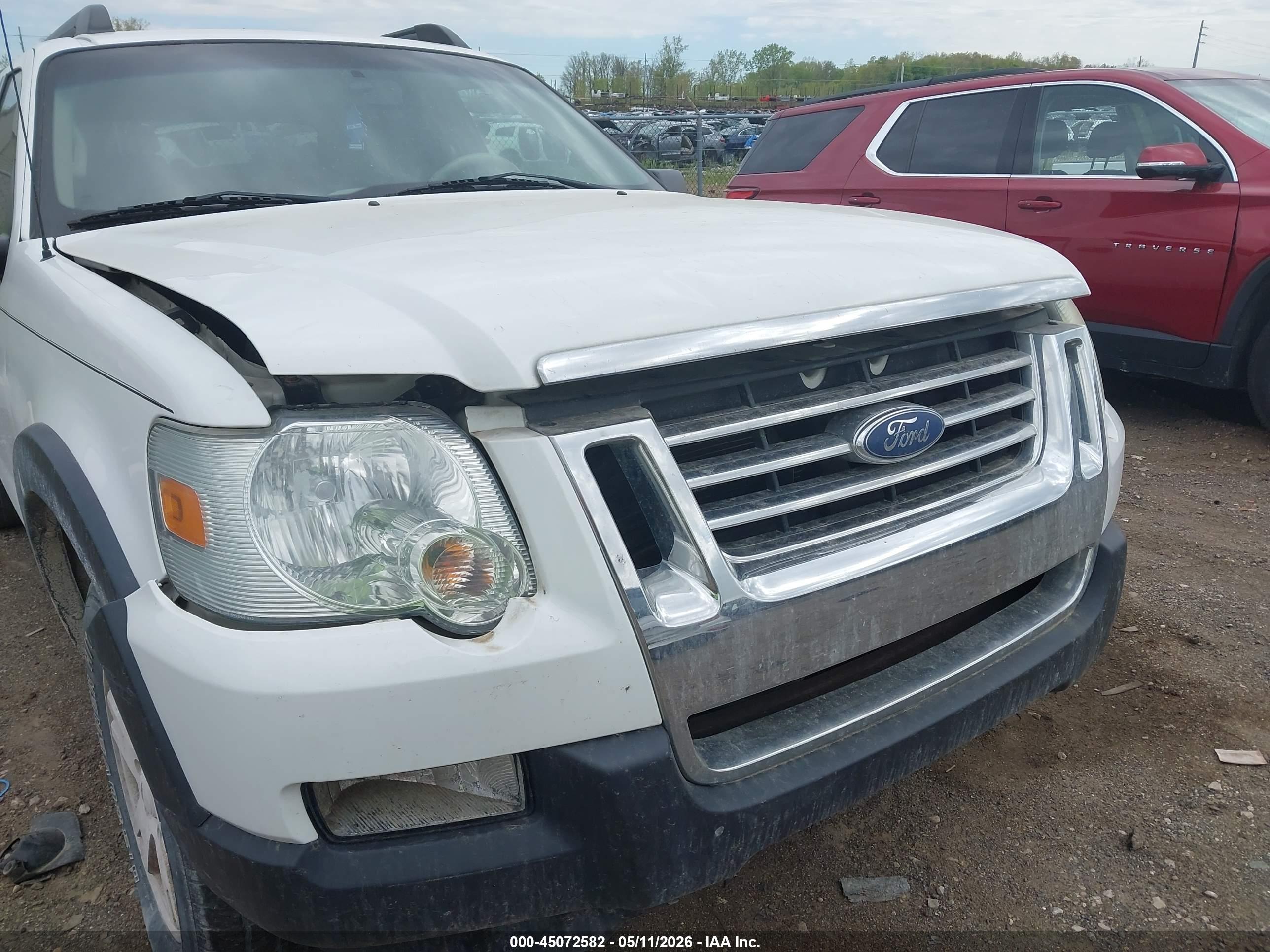 FORD EXPLORER image 6