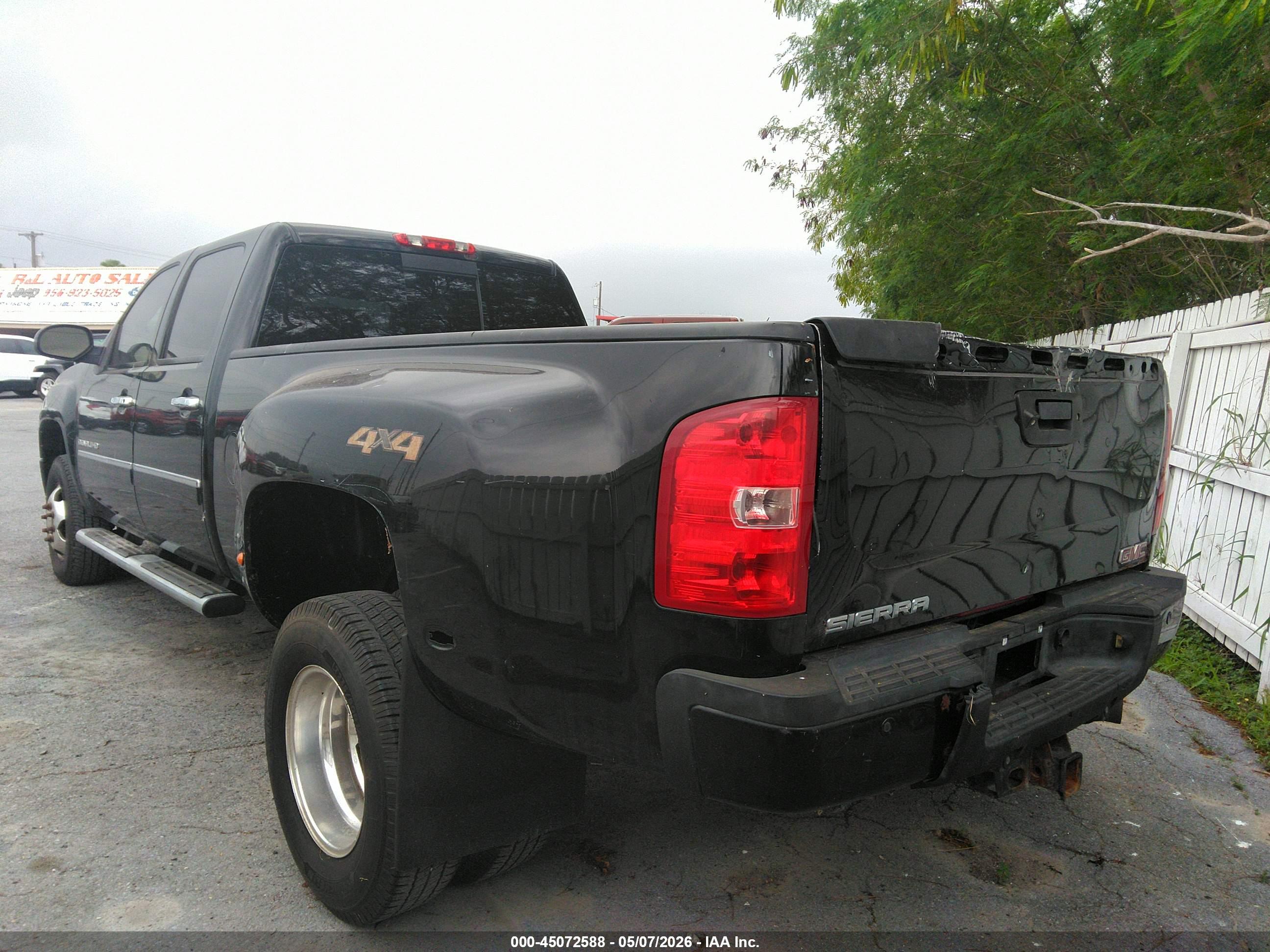 GMC SIERRA image 3