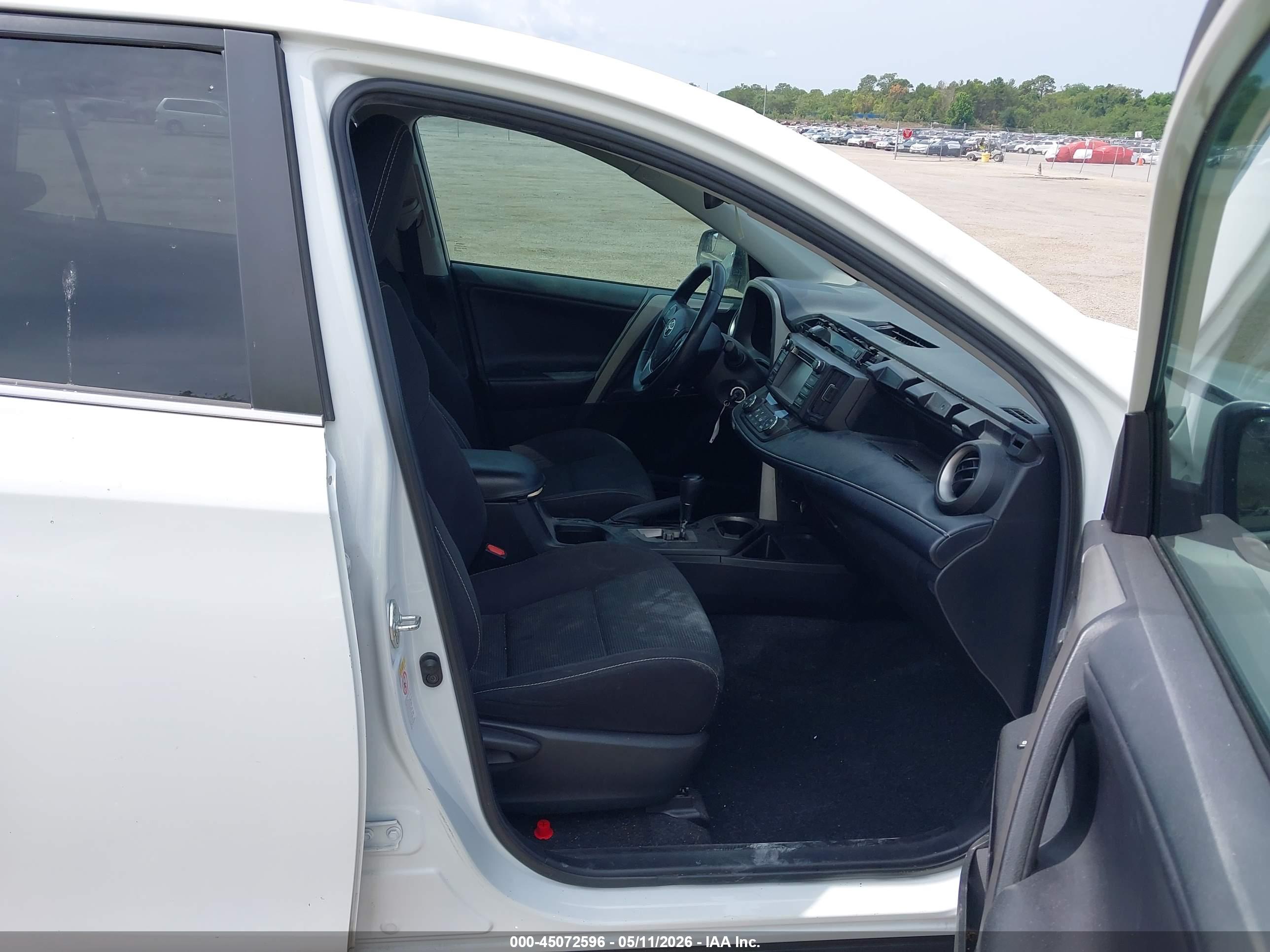 TOYOTA RAV4 image 5