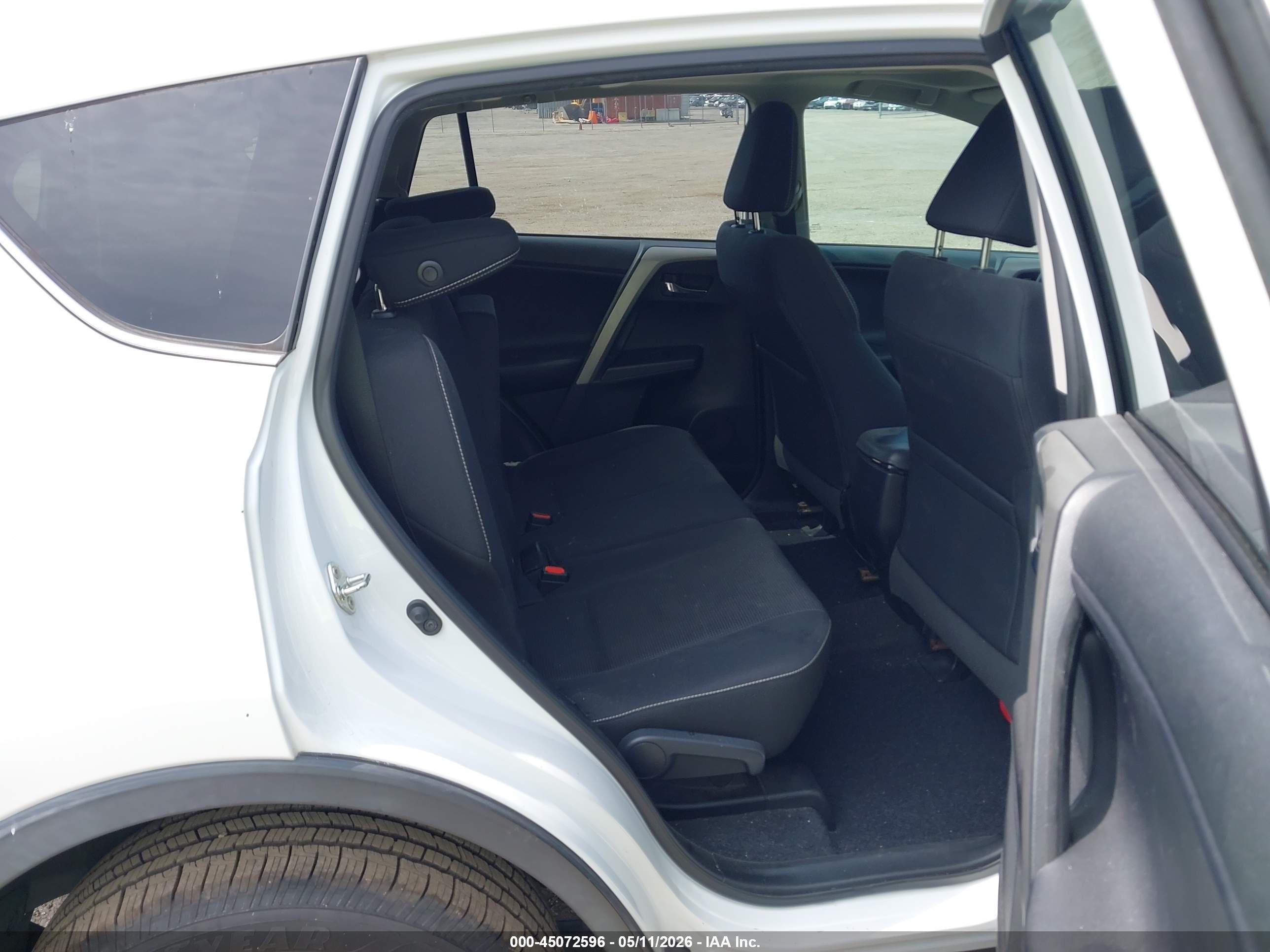 TOYOTA RAV4 image 8