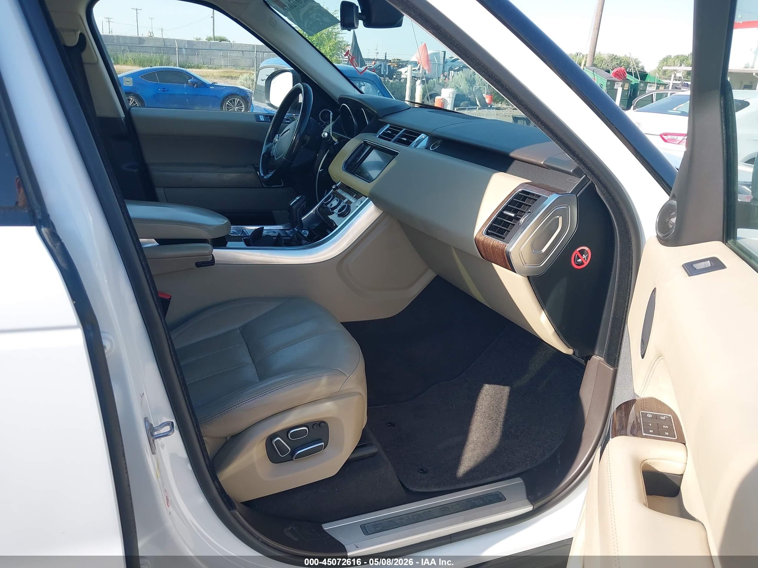 LAND ROVER image 5
