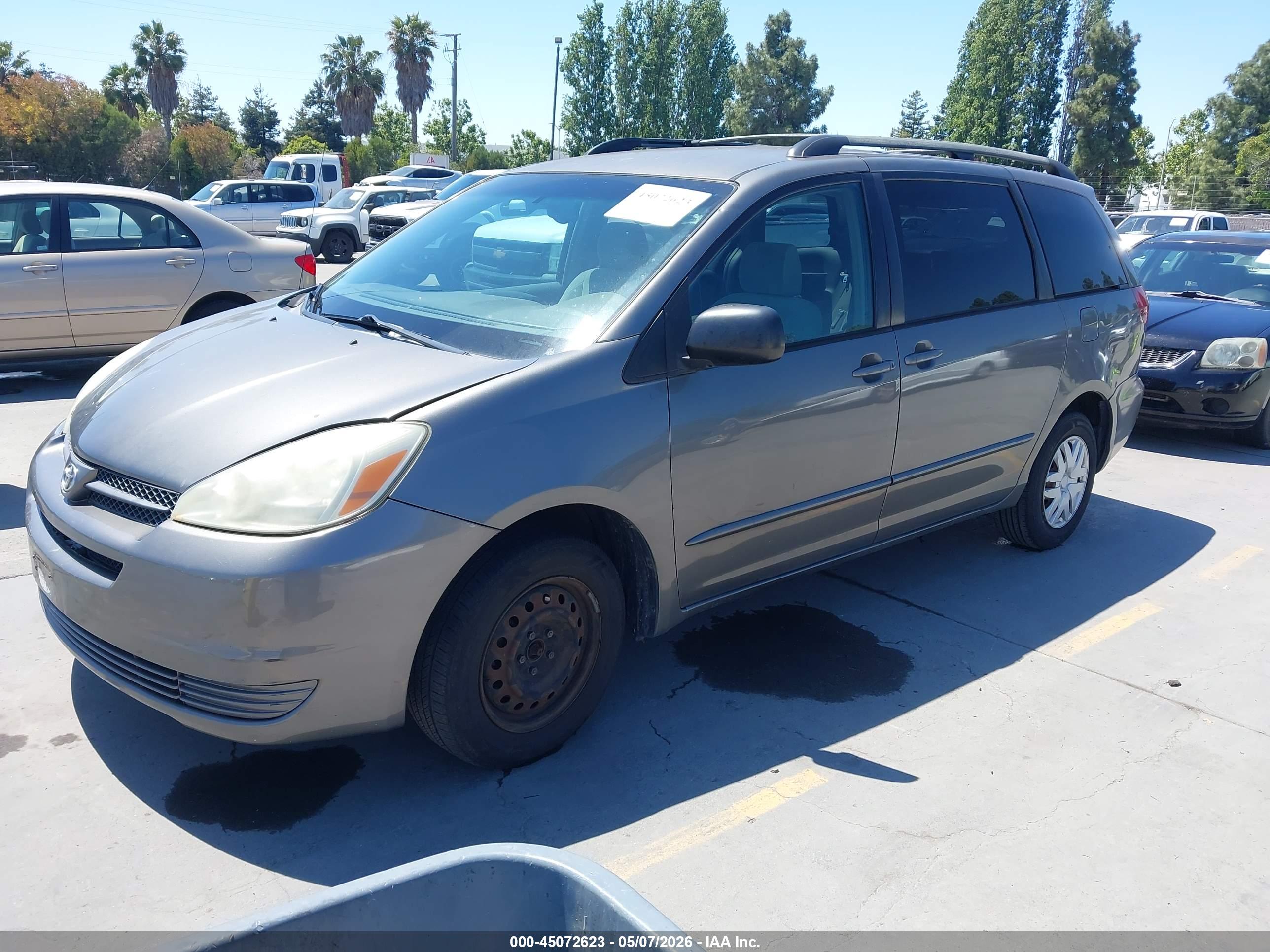 TOYOTA SIENNA image 2