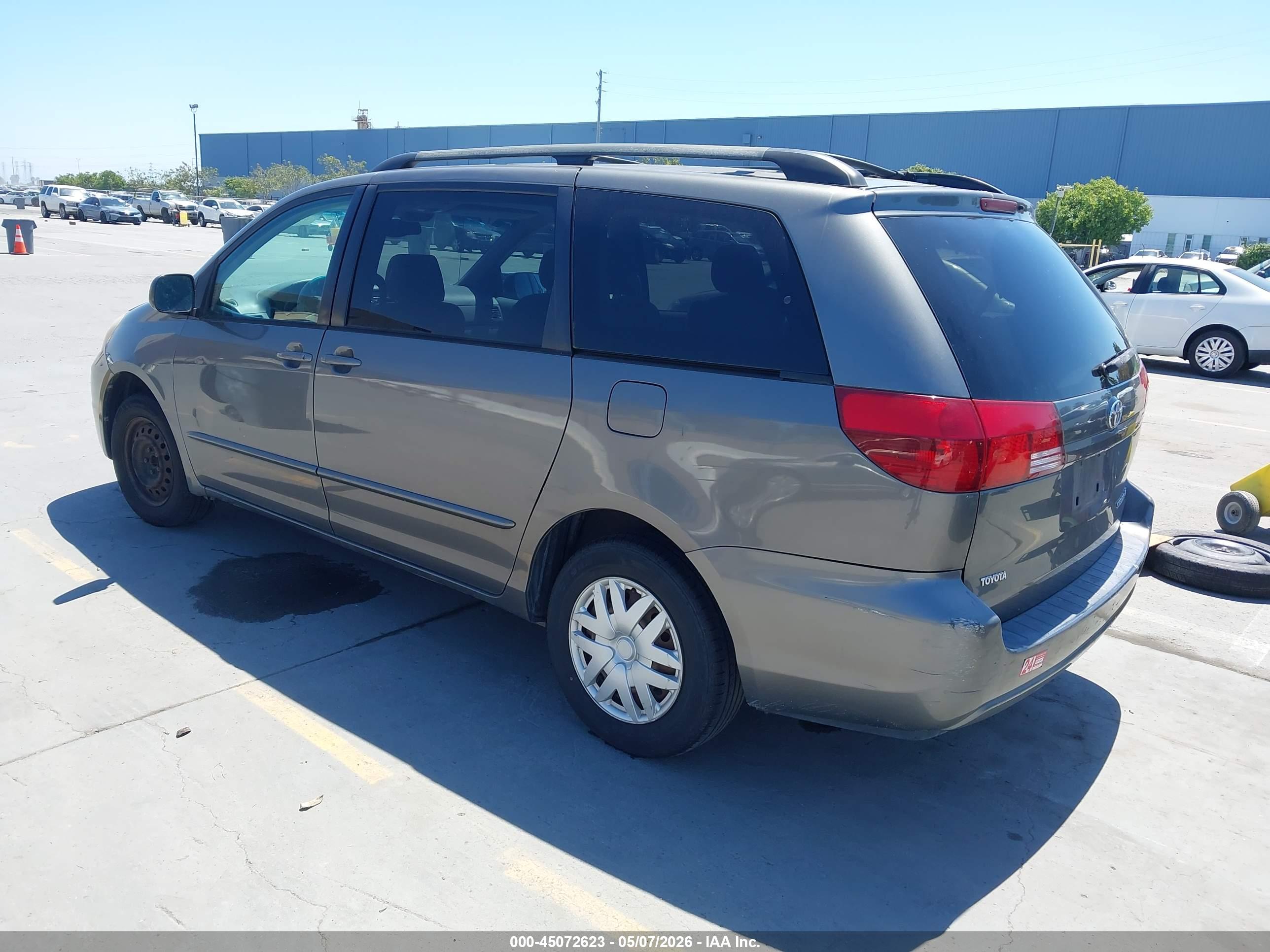 TOYOTA SIENNA image 3