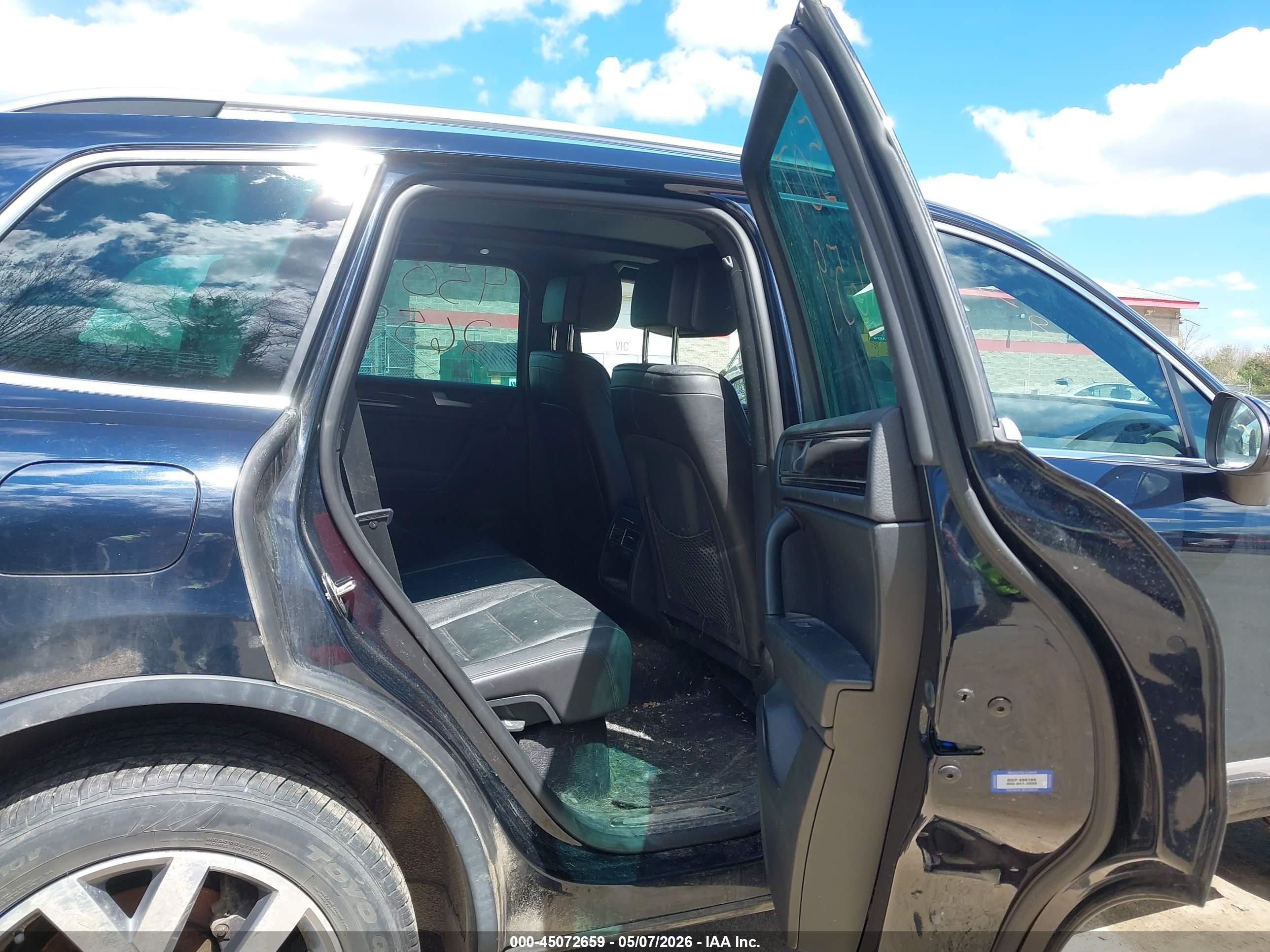 VOLKSWAGEN TOUAREG image 8