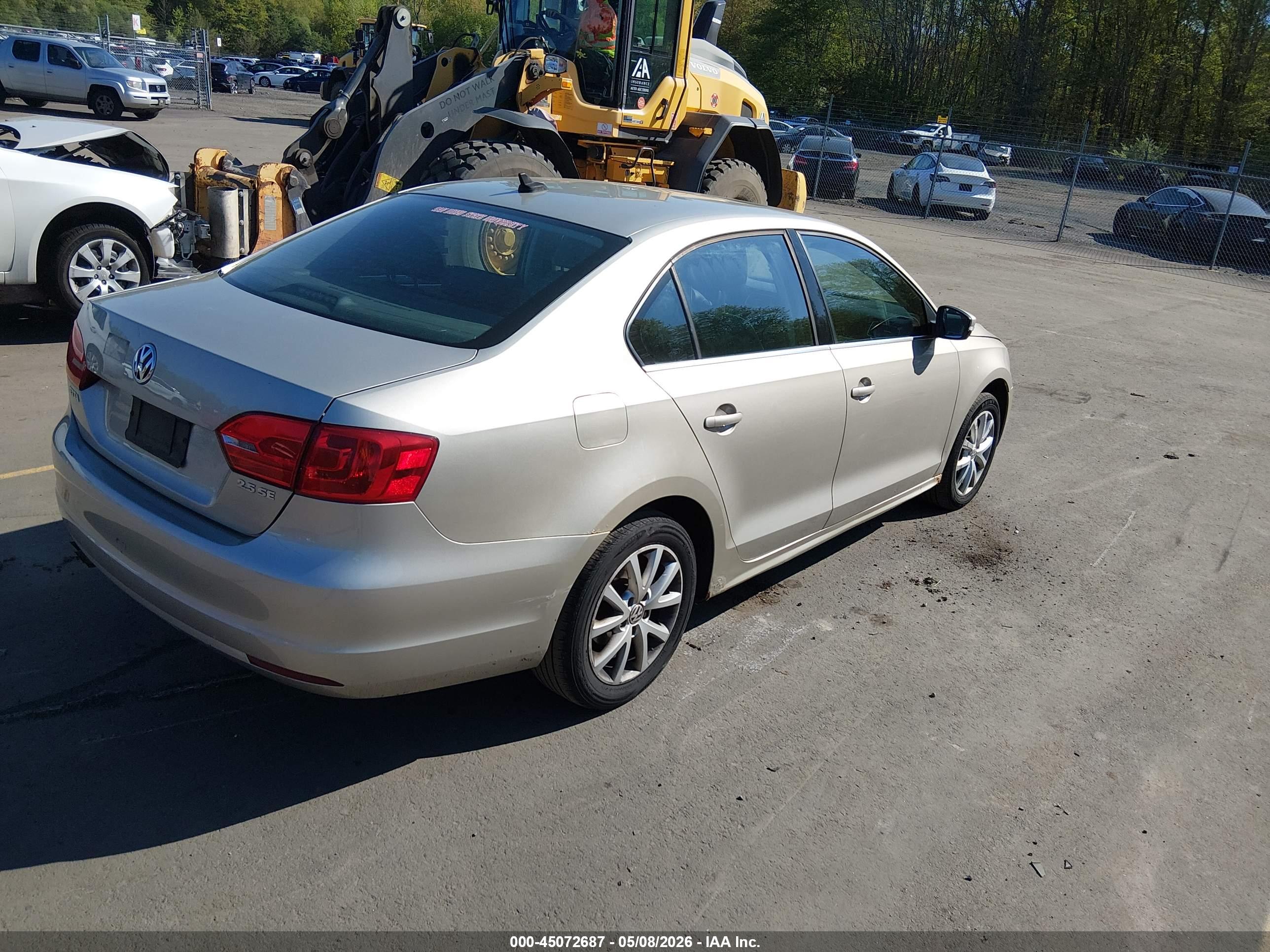 VOLKSWAGEN JETTA image 4