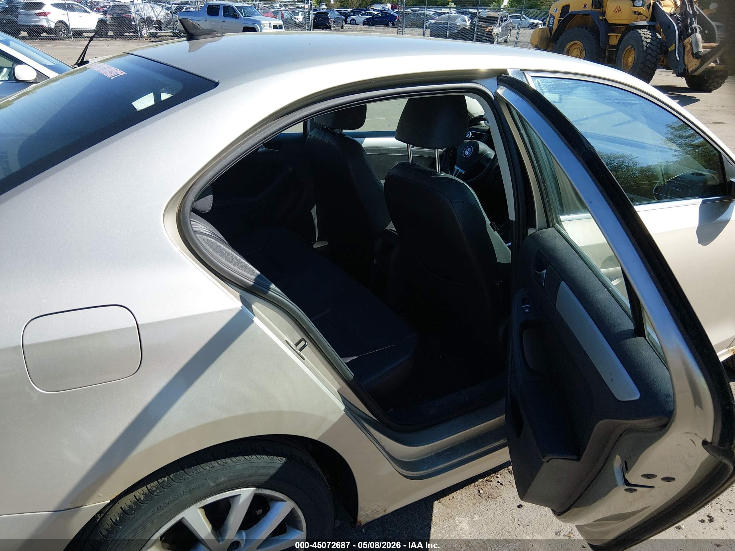 VOLKSWAGEN JETTA image 8