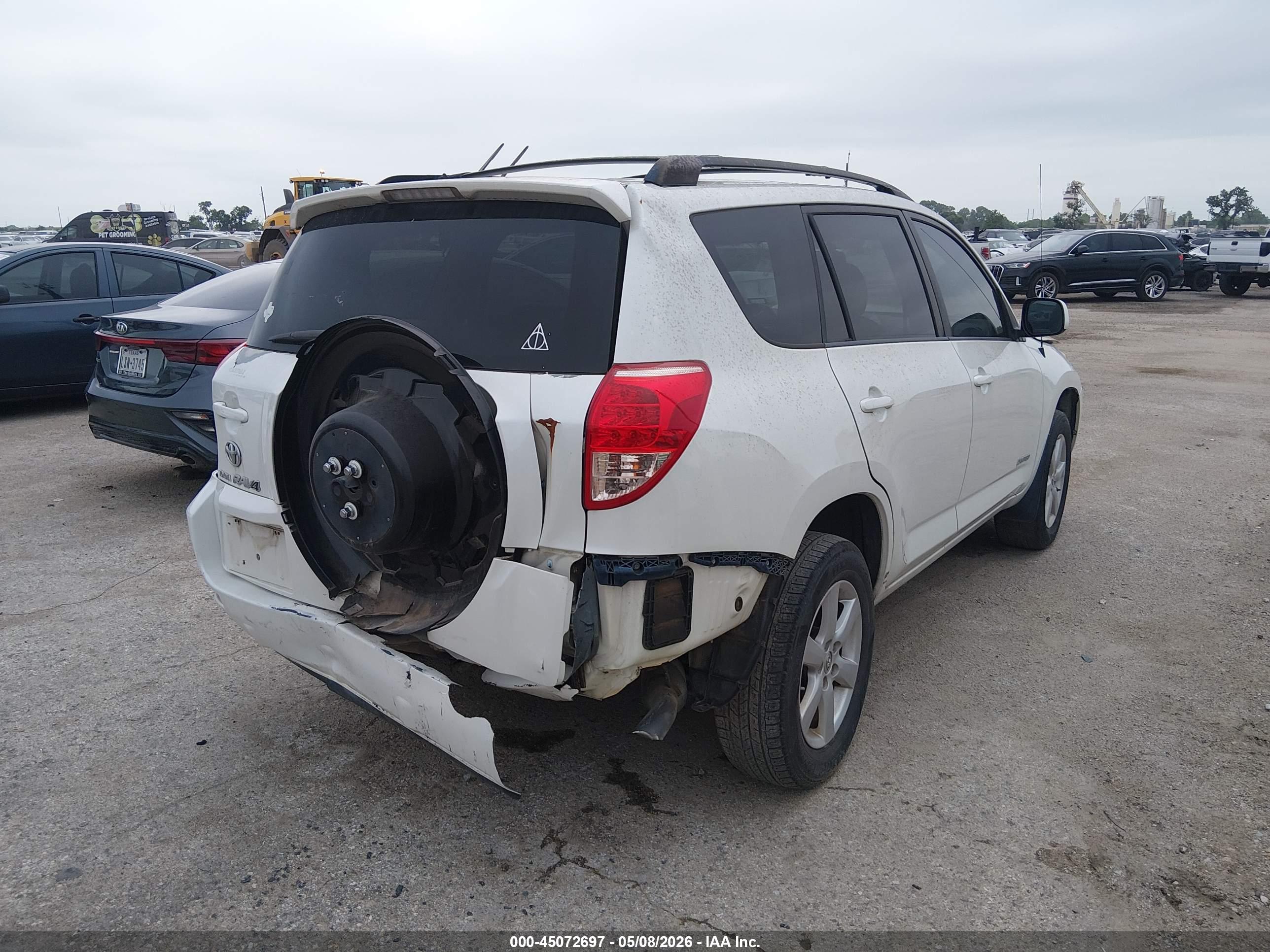 TOYOTA RAV4 image 4