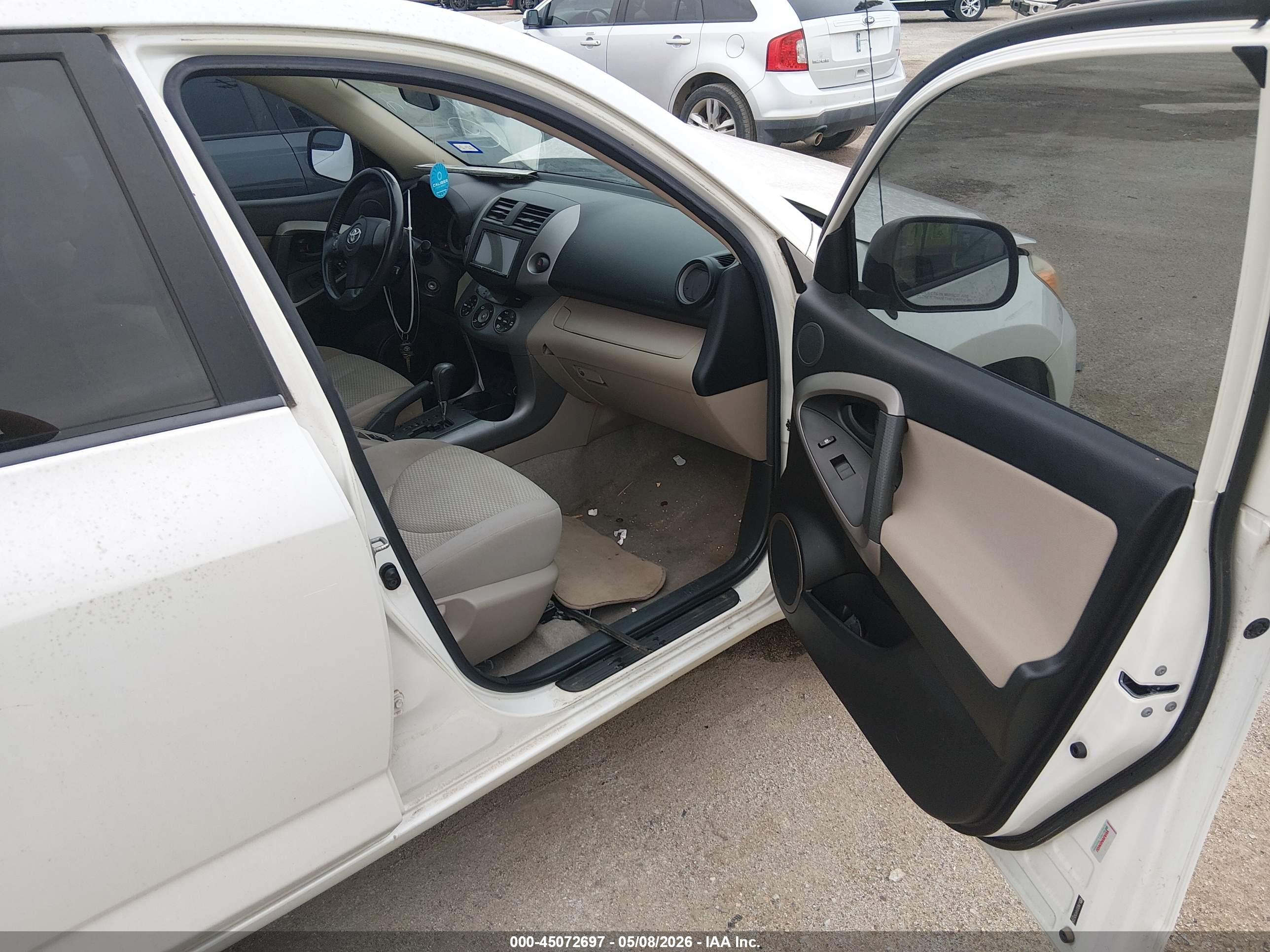 TOYOTA RAV4 image 5