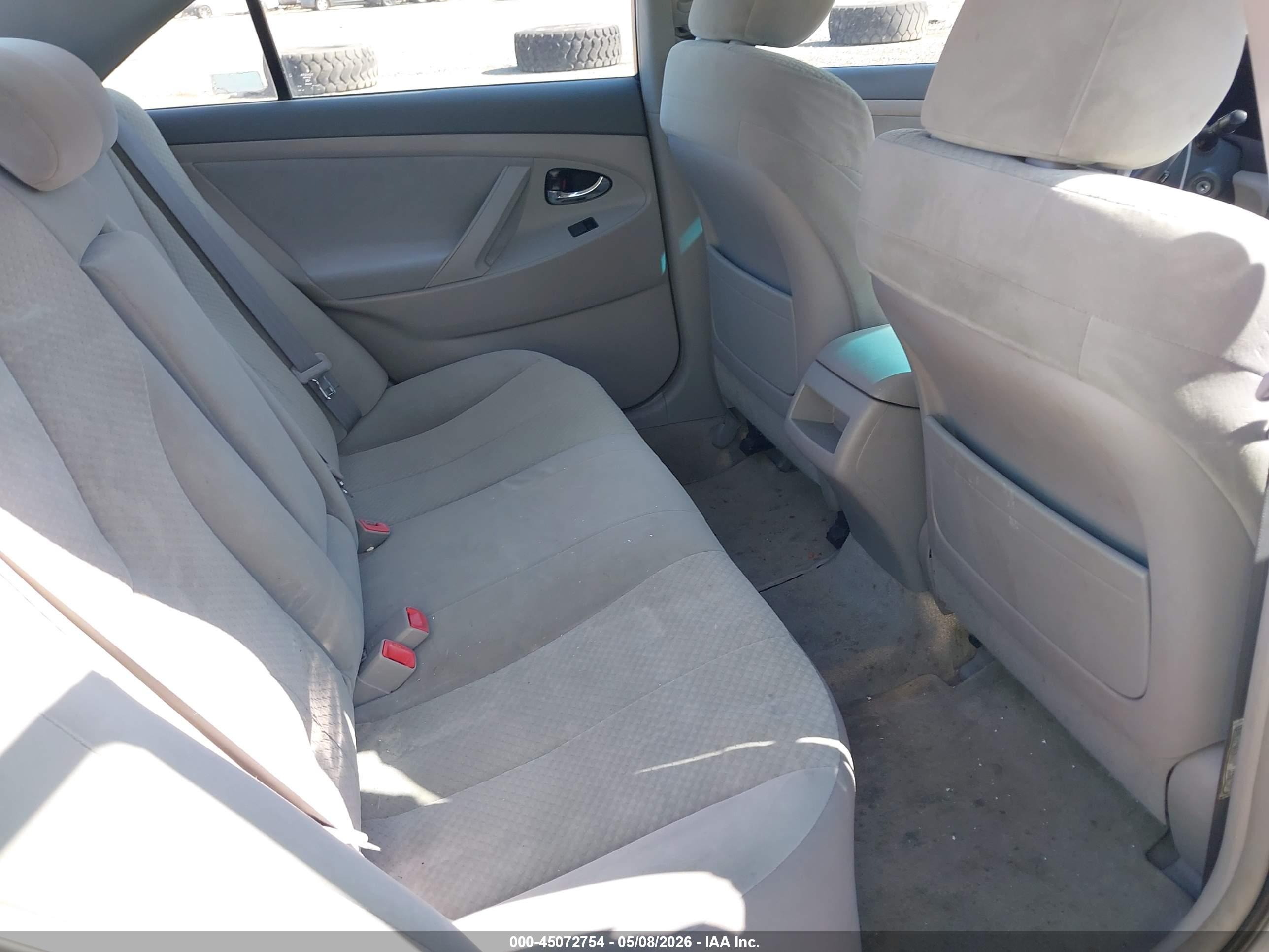TOYOTA CAMRY image 8