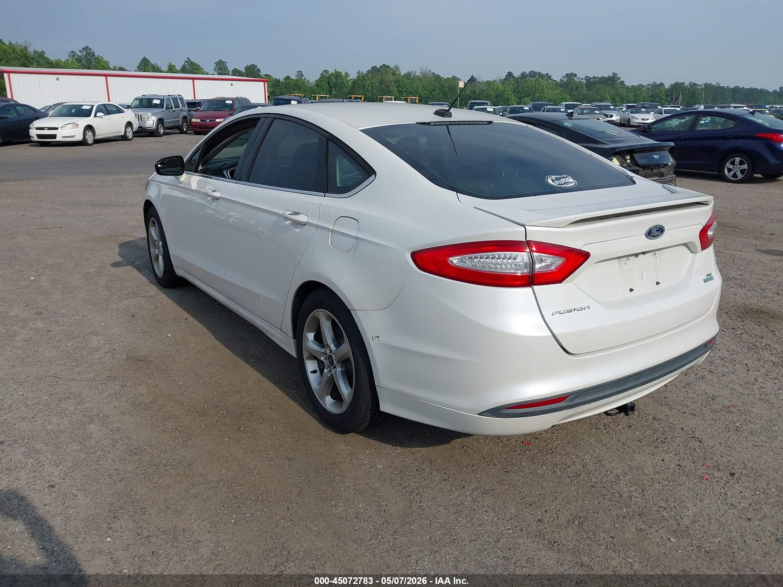 FORD FUSION image 3