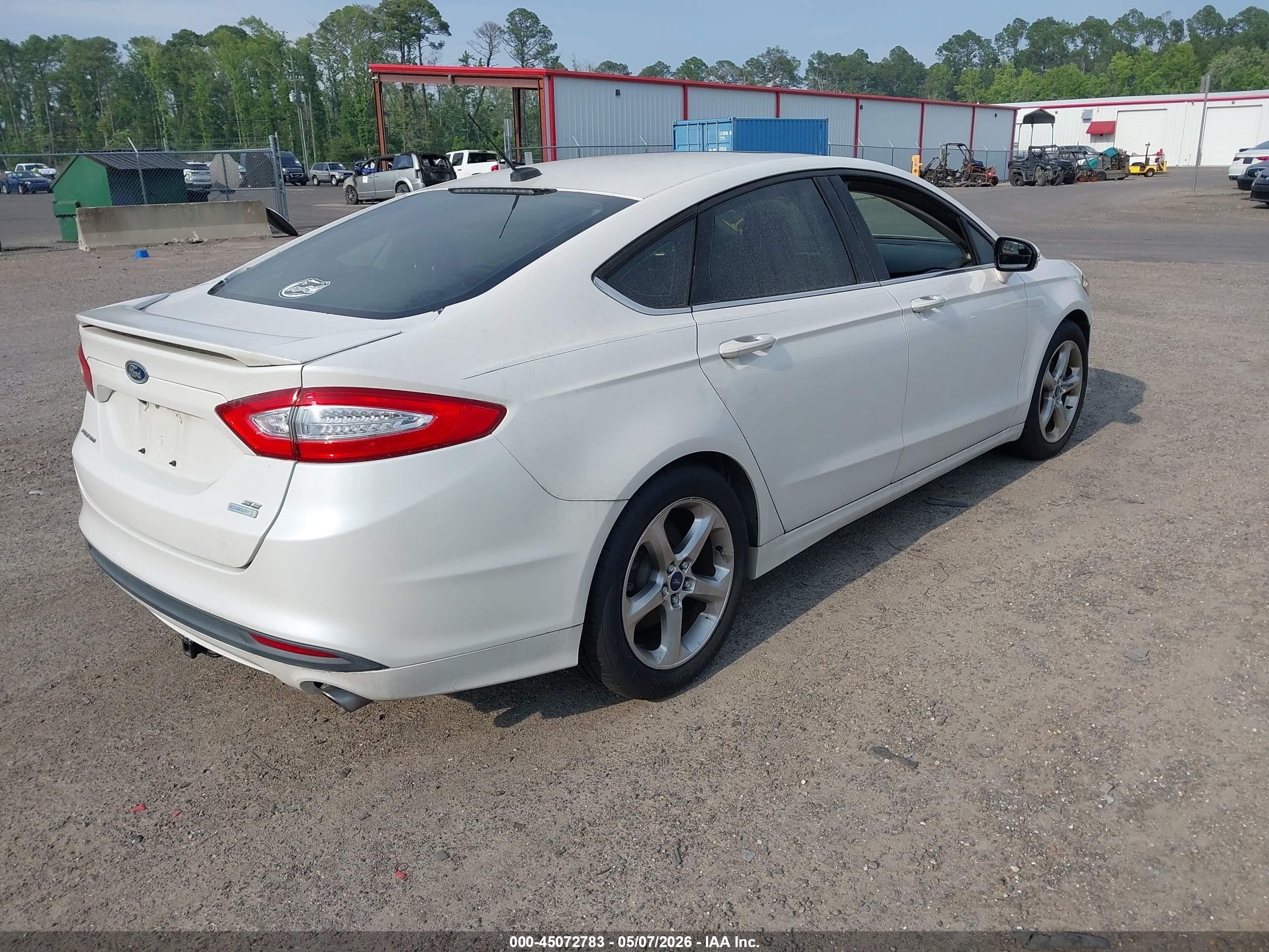 FORD FUSION image 4