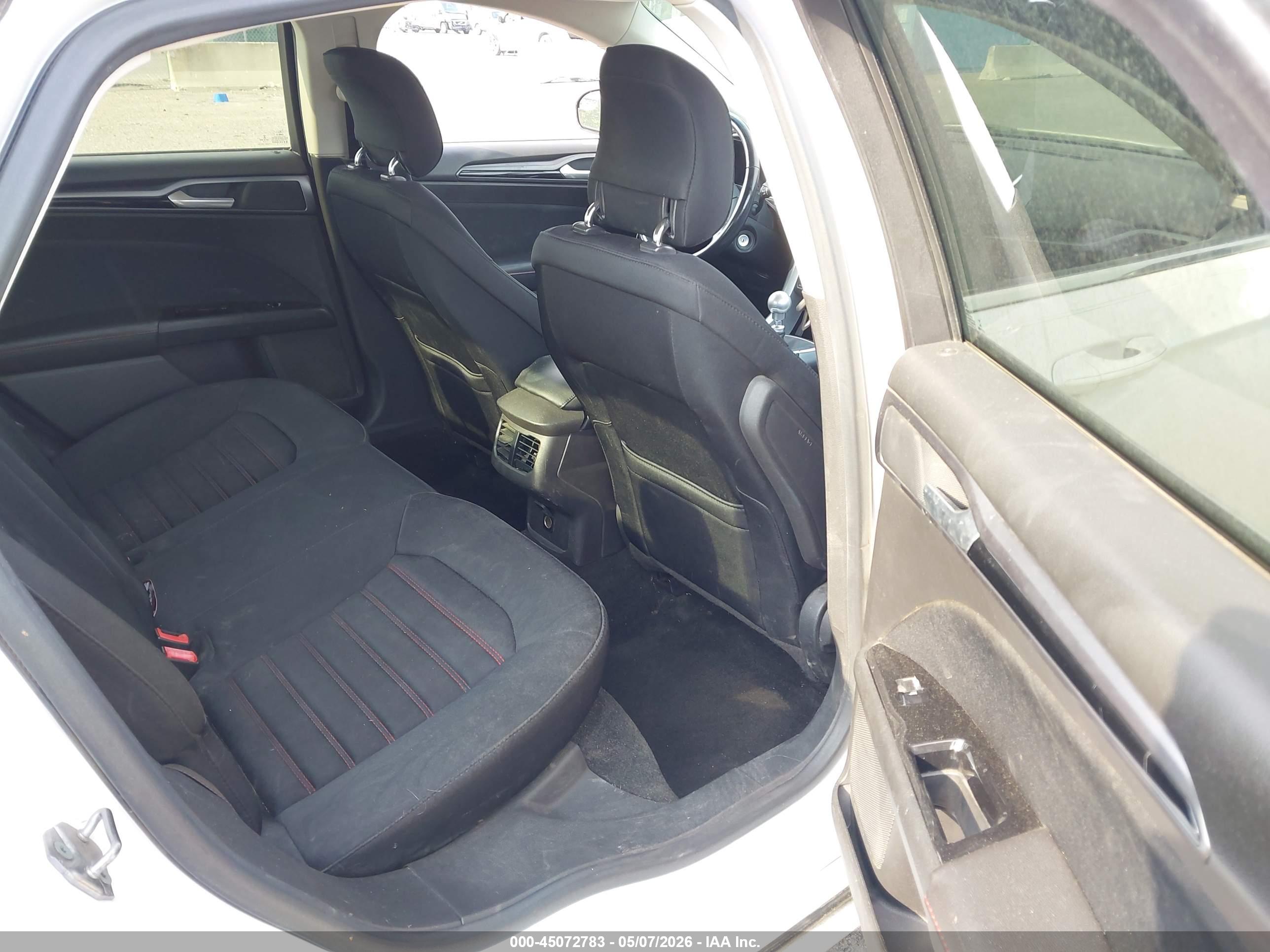 FORD FUSION image 8