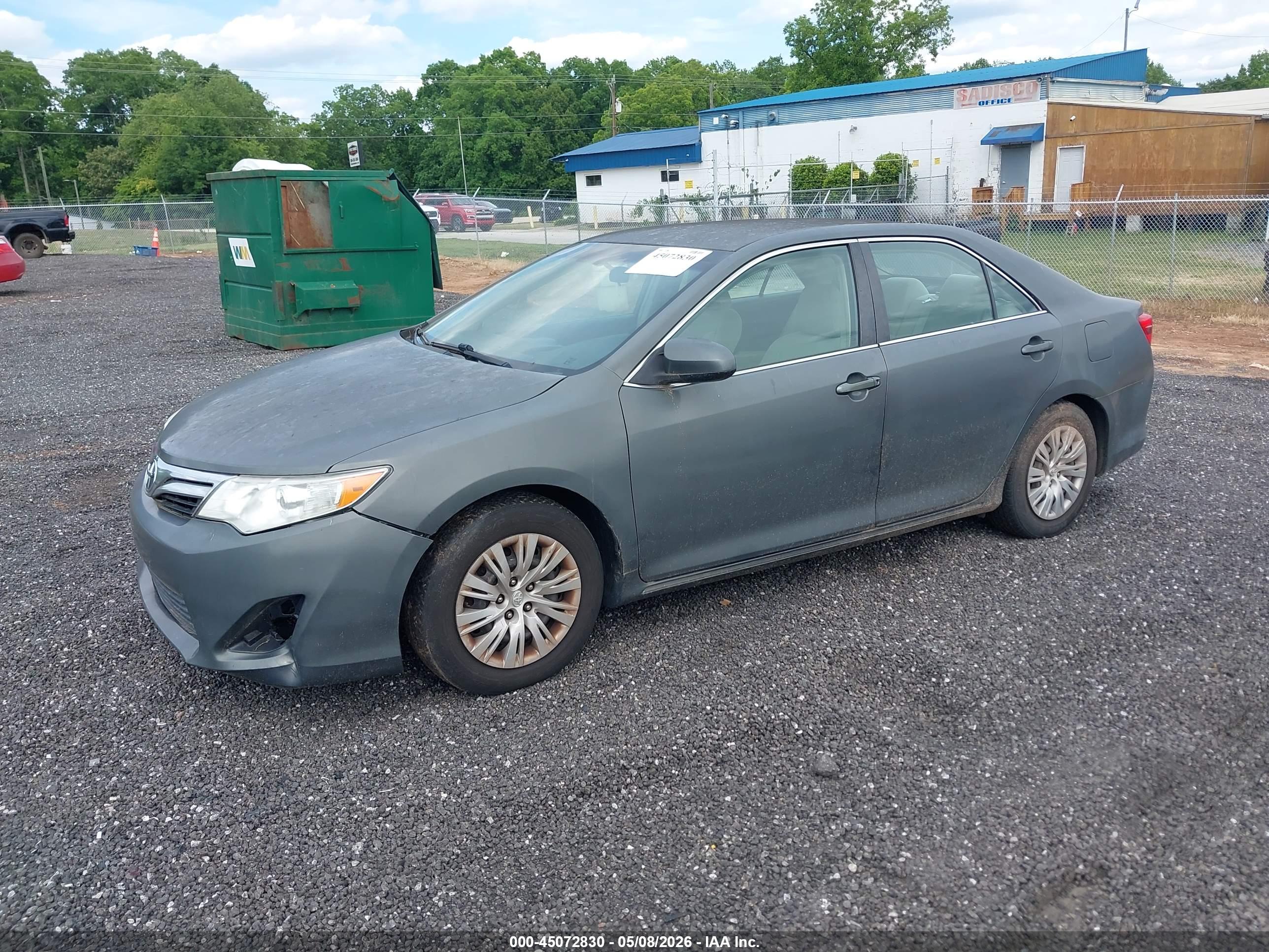 TOYOTA CAMRY image 2