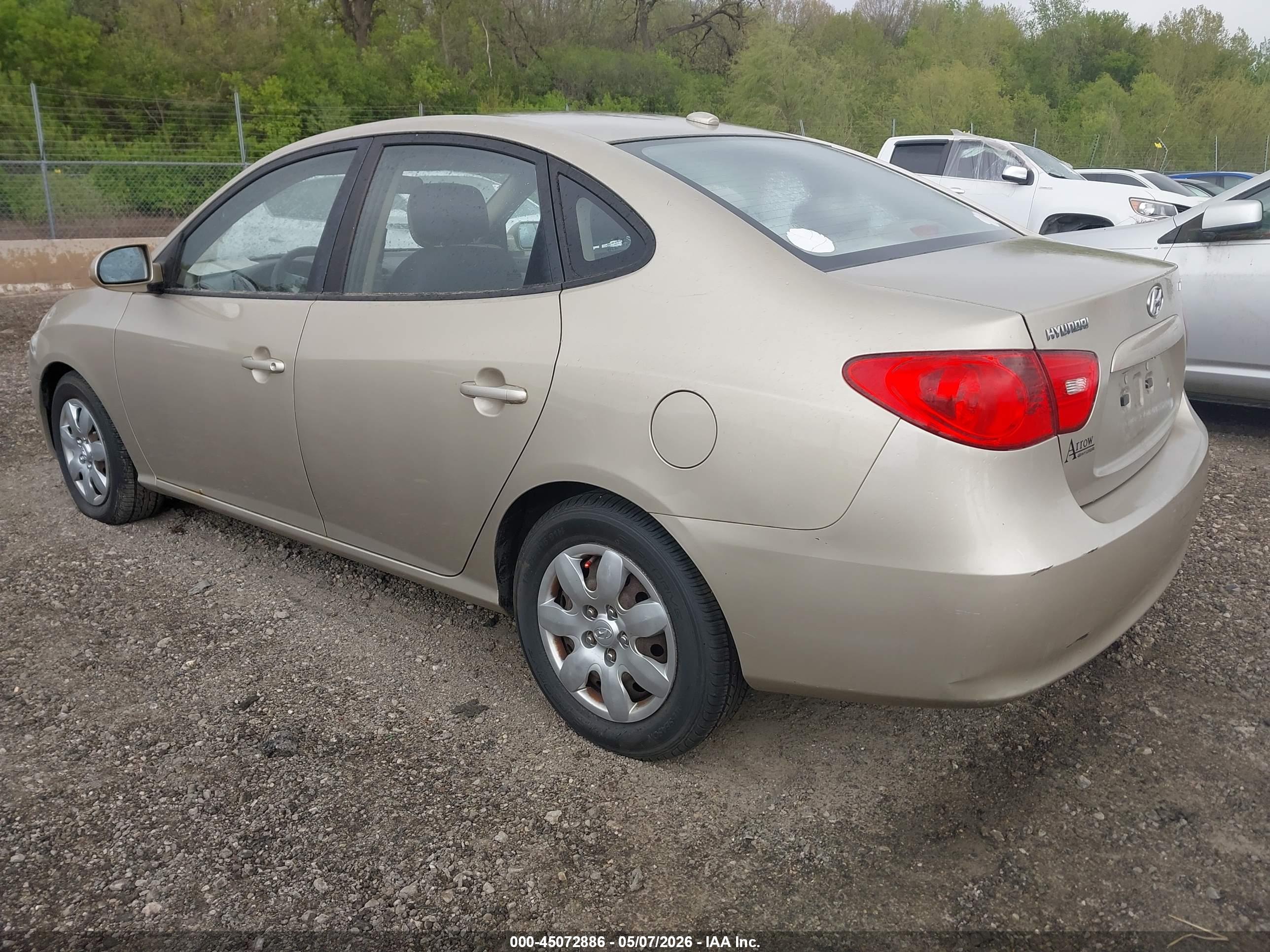 HYUNDAI ELANTRA image 3