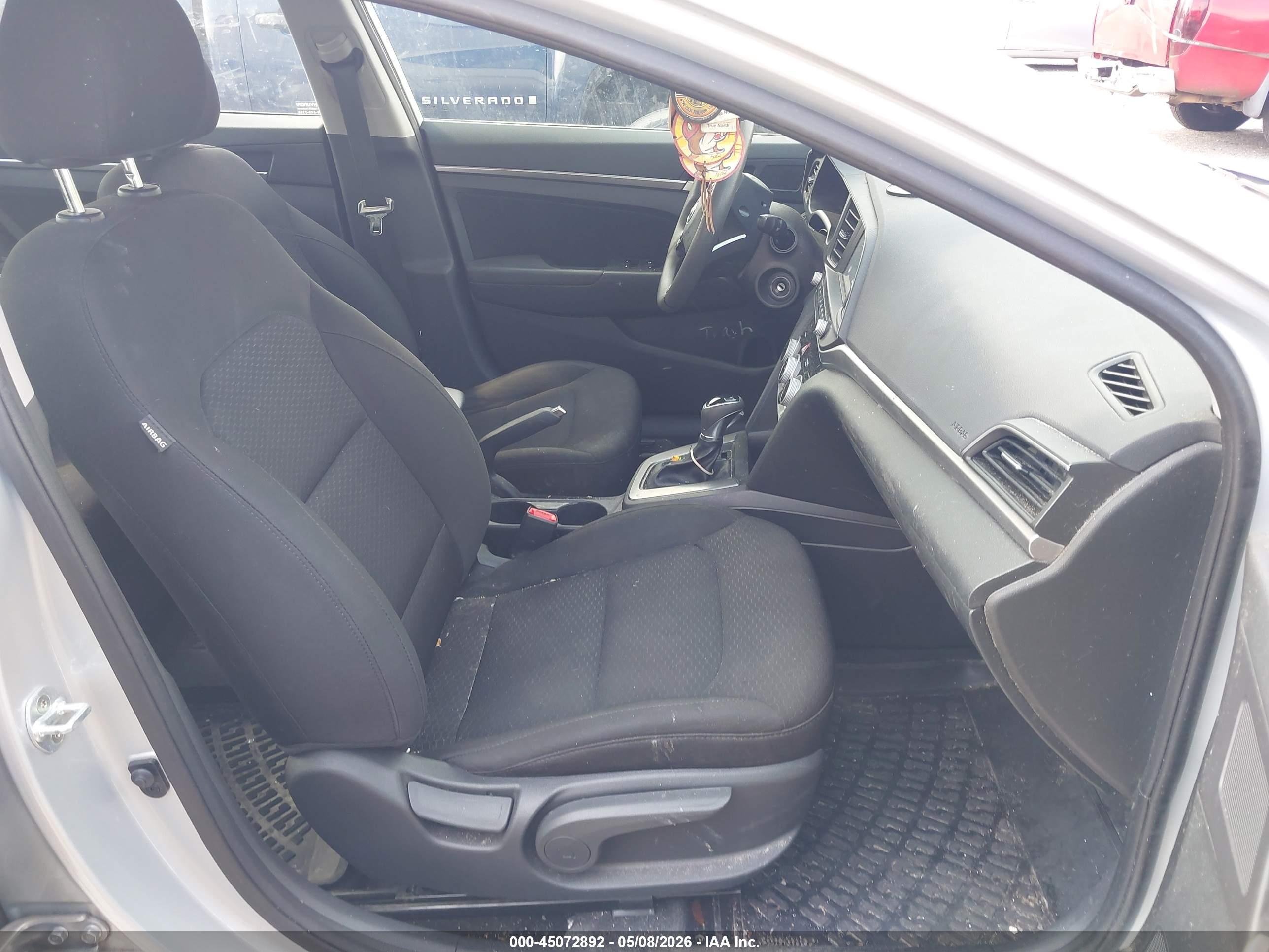 HYUNDAI ELANTRA image 5
