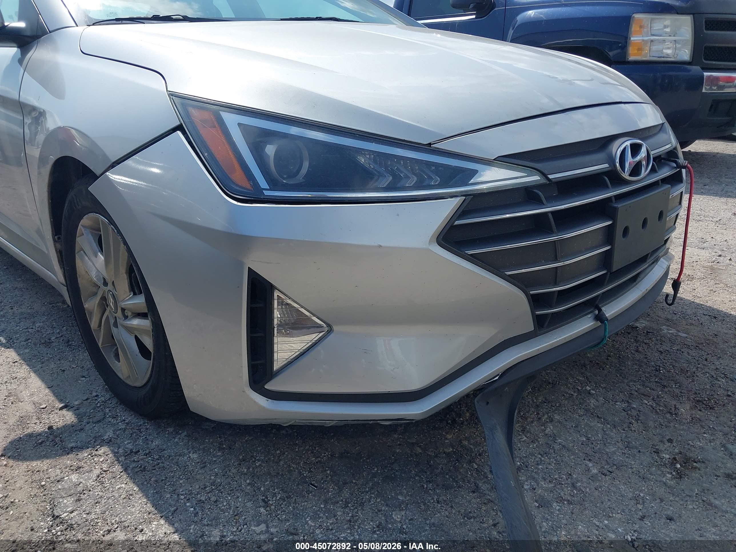 HYUNDAI ELANTRA image 6