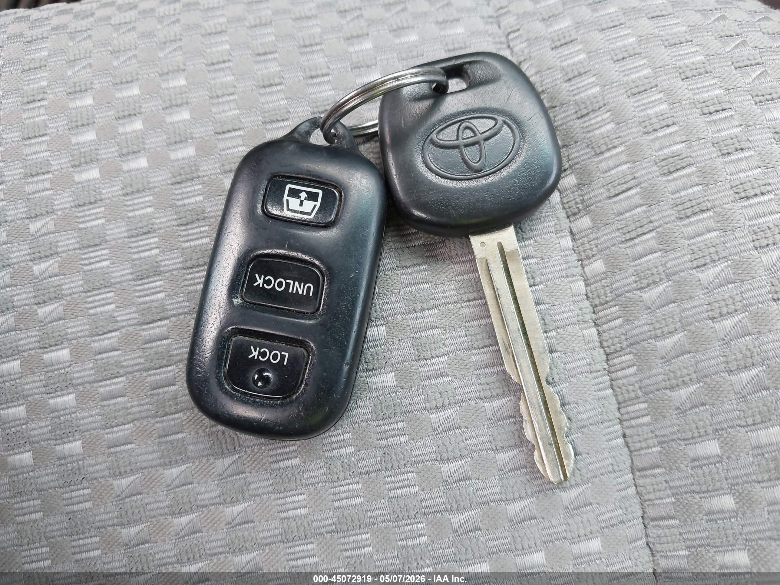 TOYOTA 4RUNNER image 11