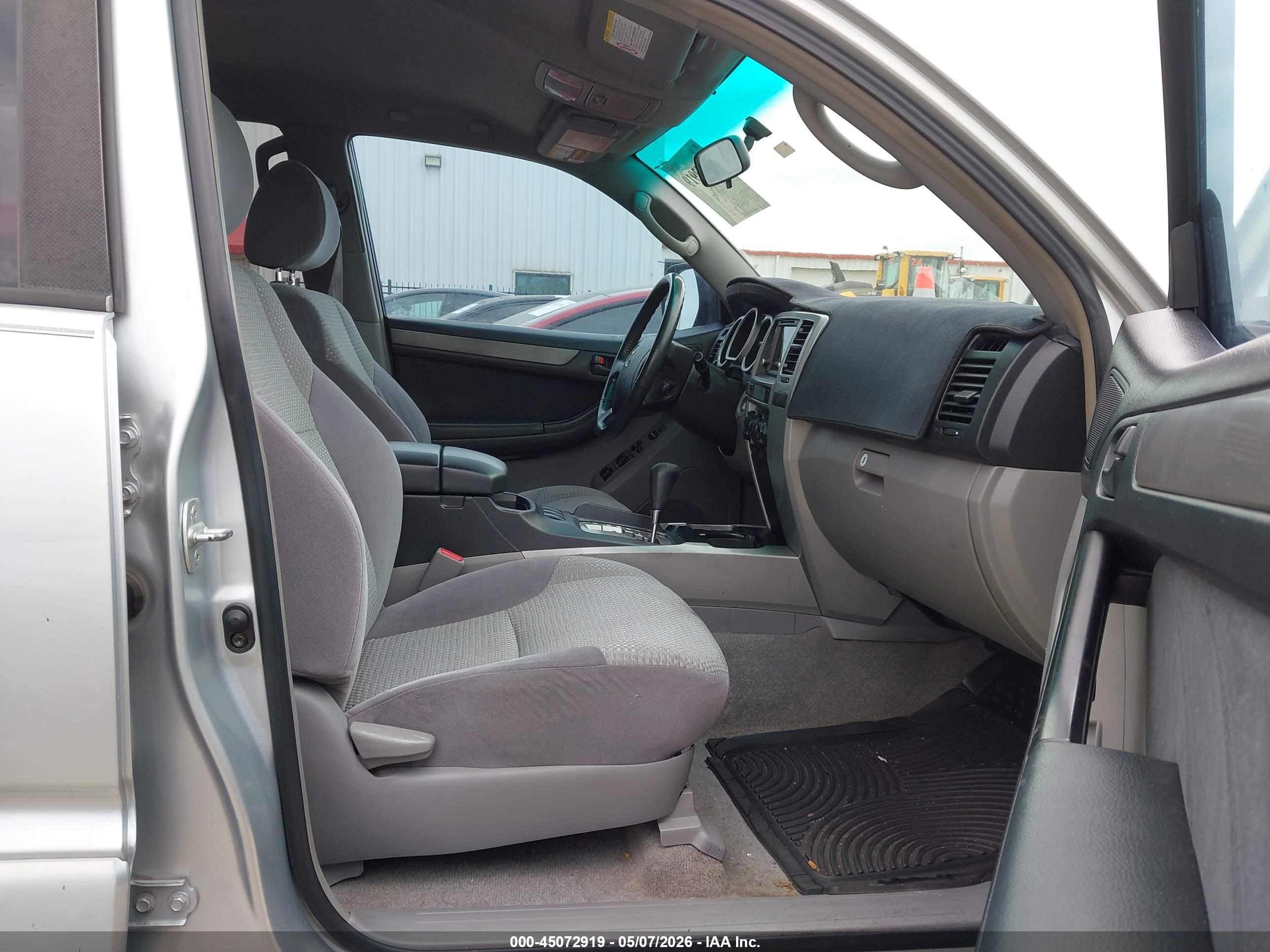 TOYOTA 4RUNNER image 5