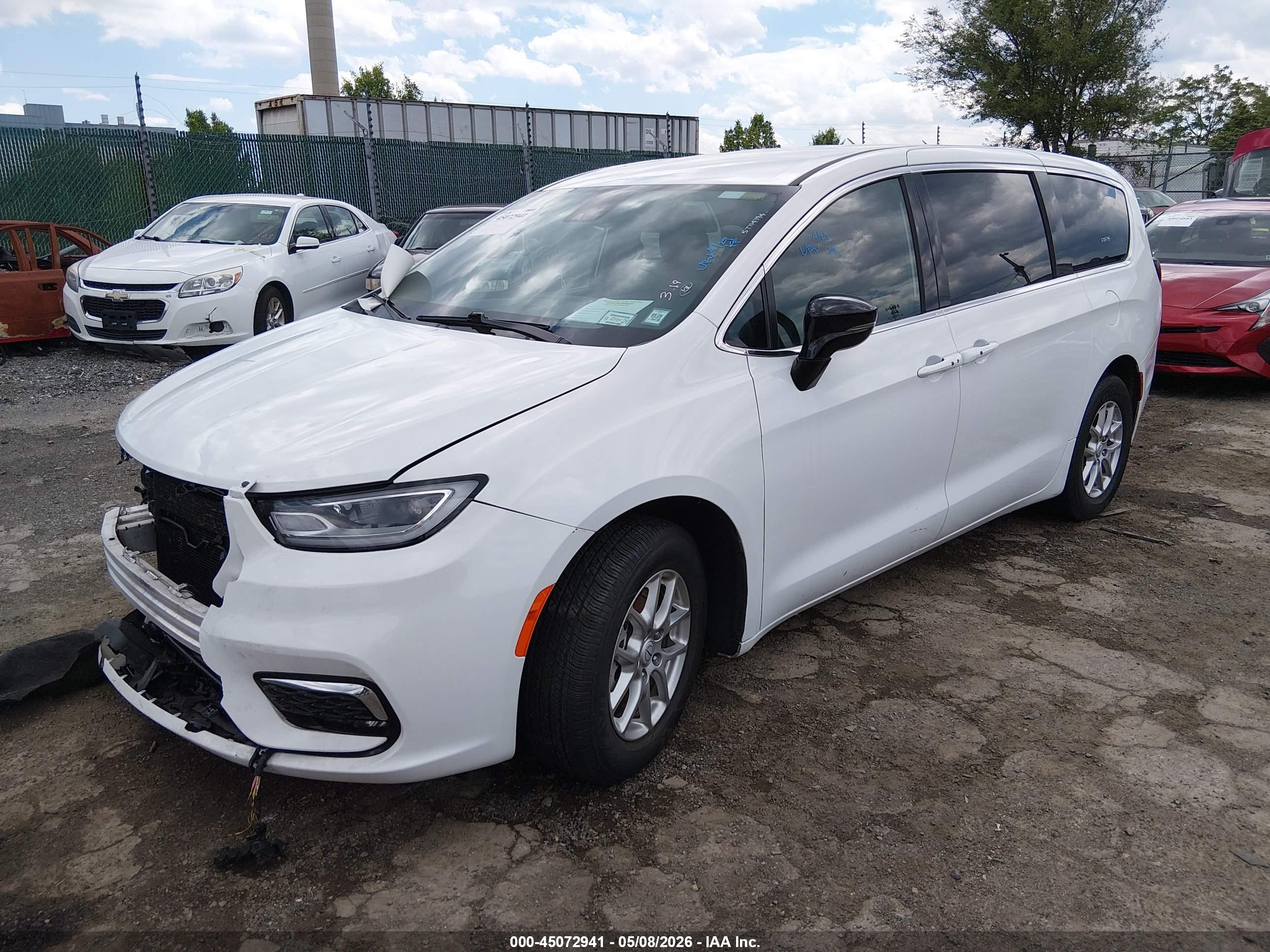 CHRYSLER PACIFICA image 2