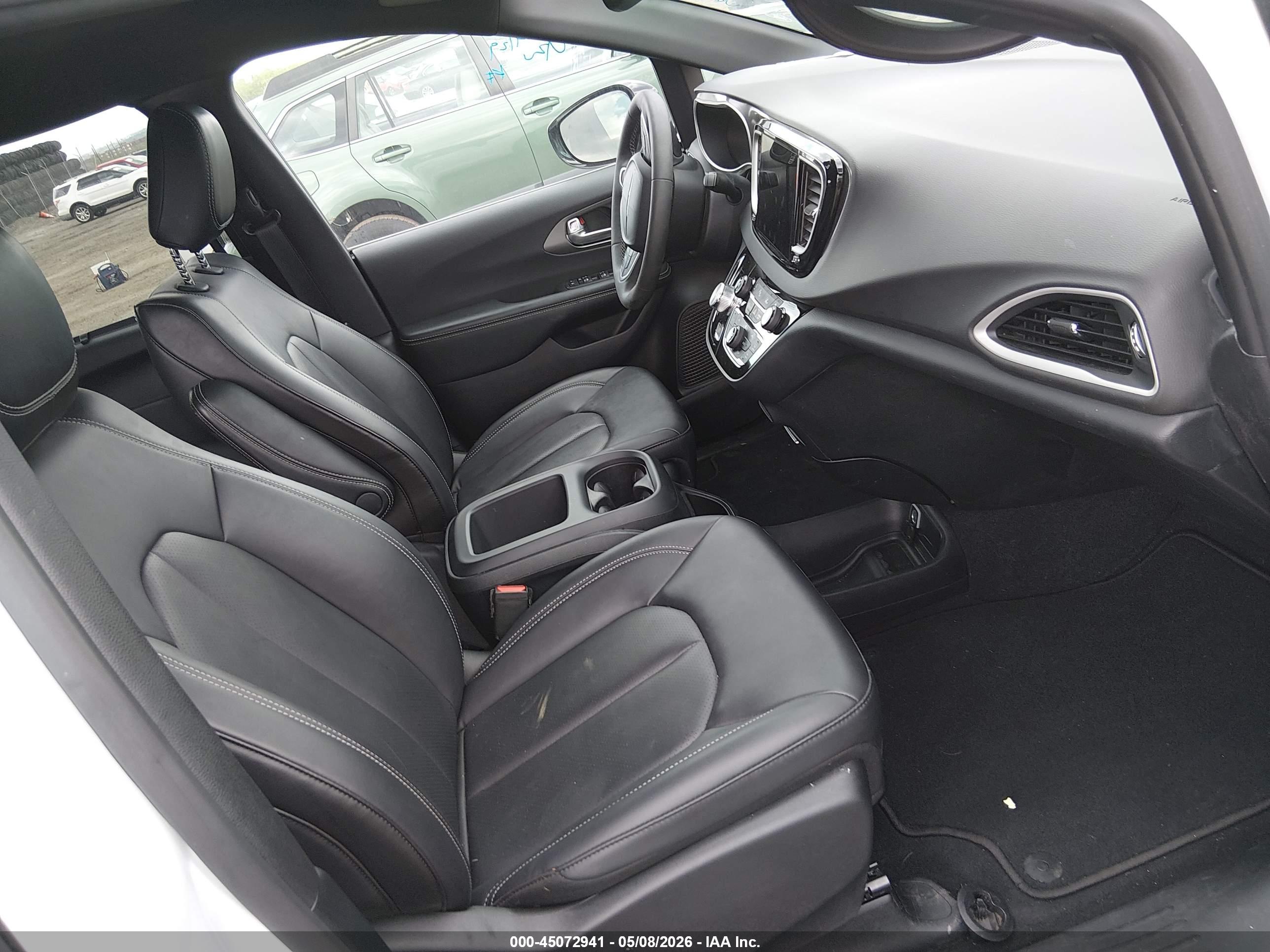 CHRYSLER PACIFICA image 5