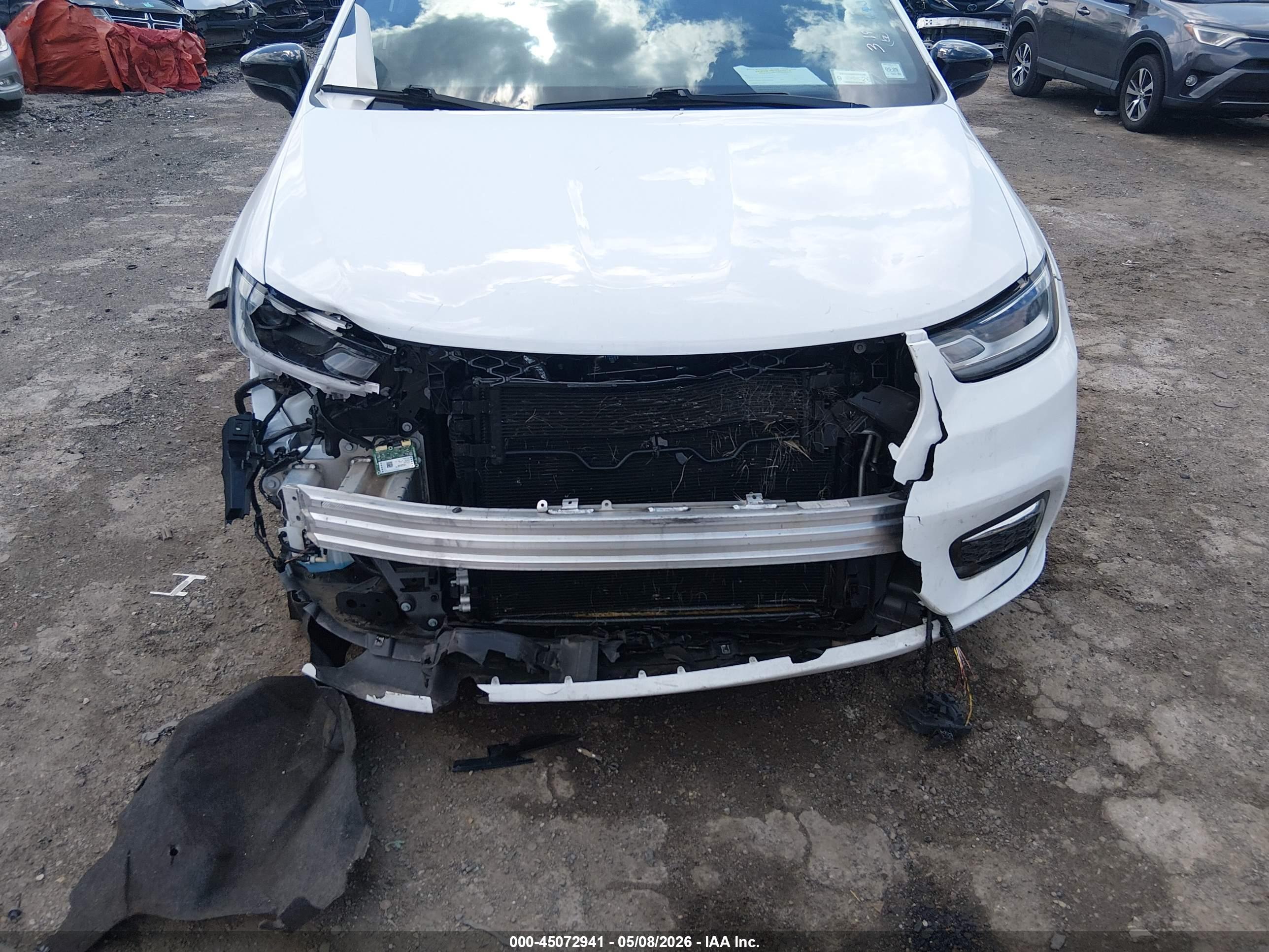 CHRYSLER PACIFICA image 6