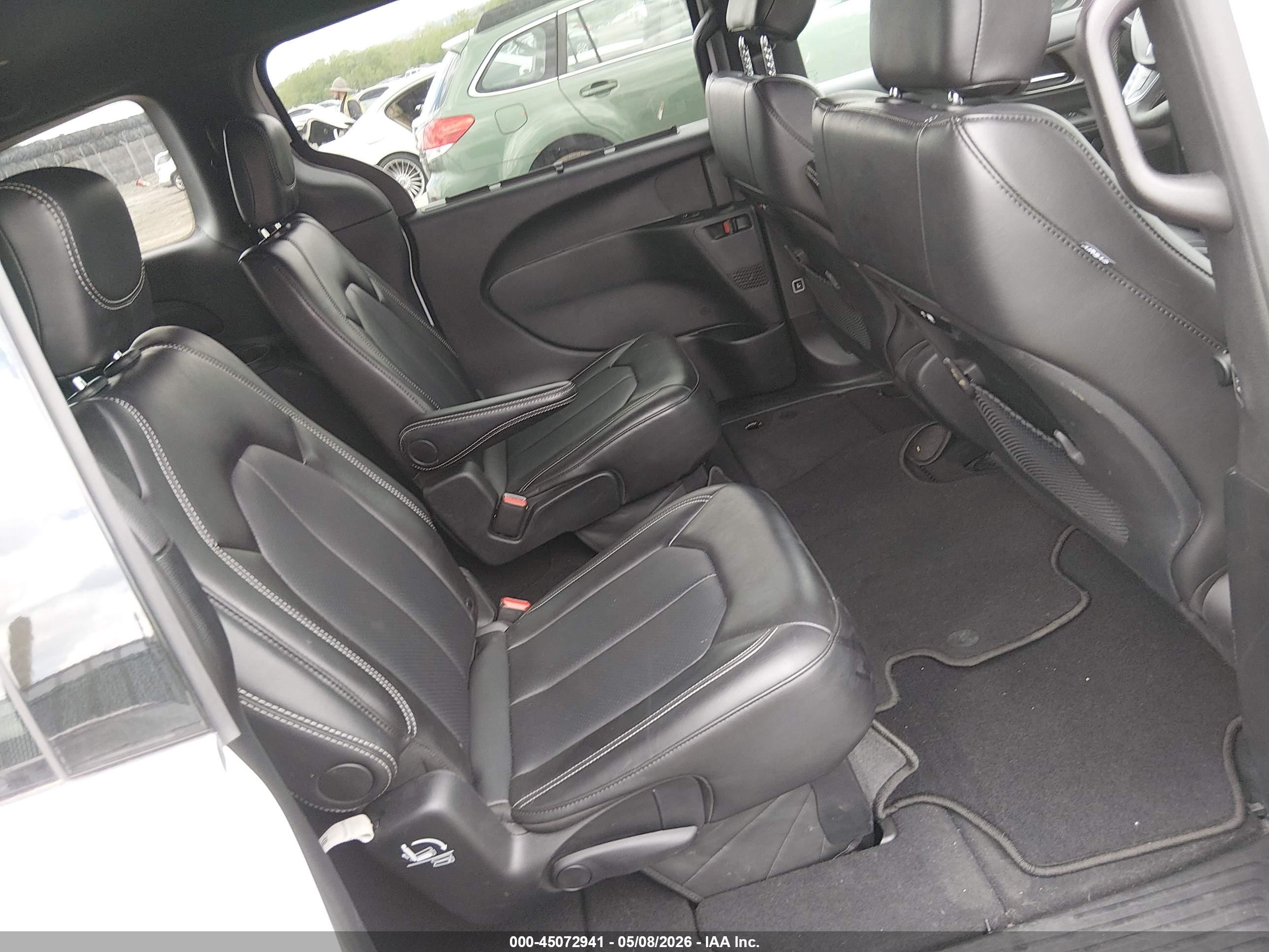 CHRYSLER PACIFICA image 8