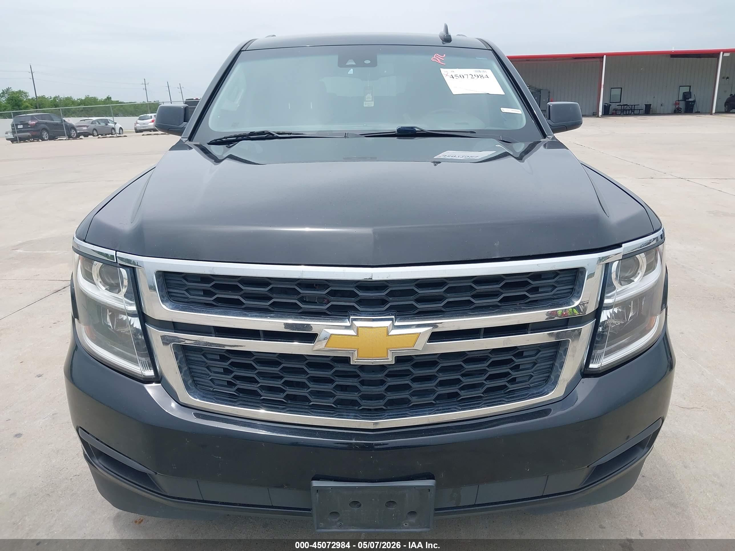 CHEVROLET SUBURBAN image 6